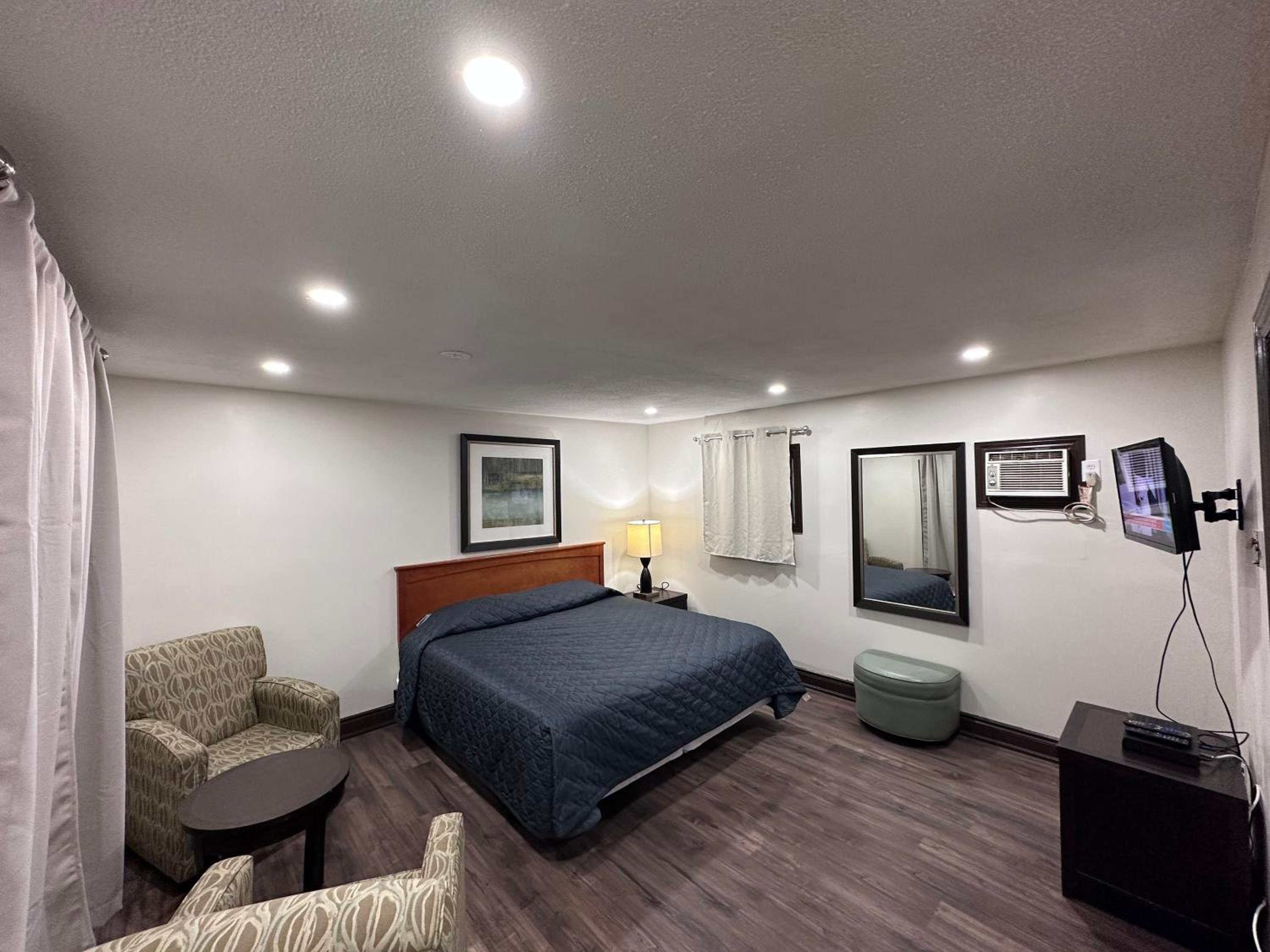 One King Bedroom