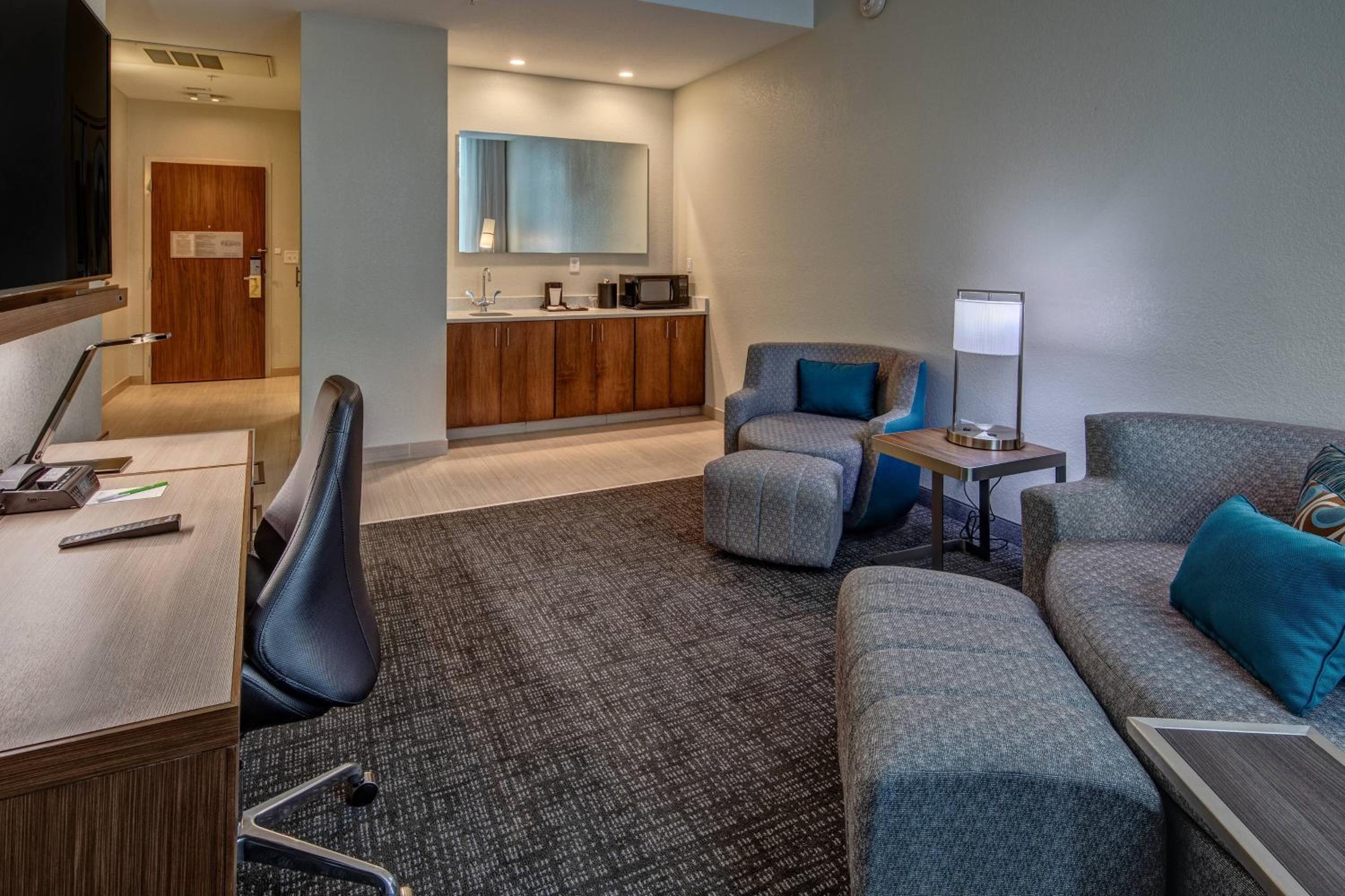 King Suite with Sofa Bed - Photo 5