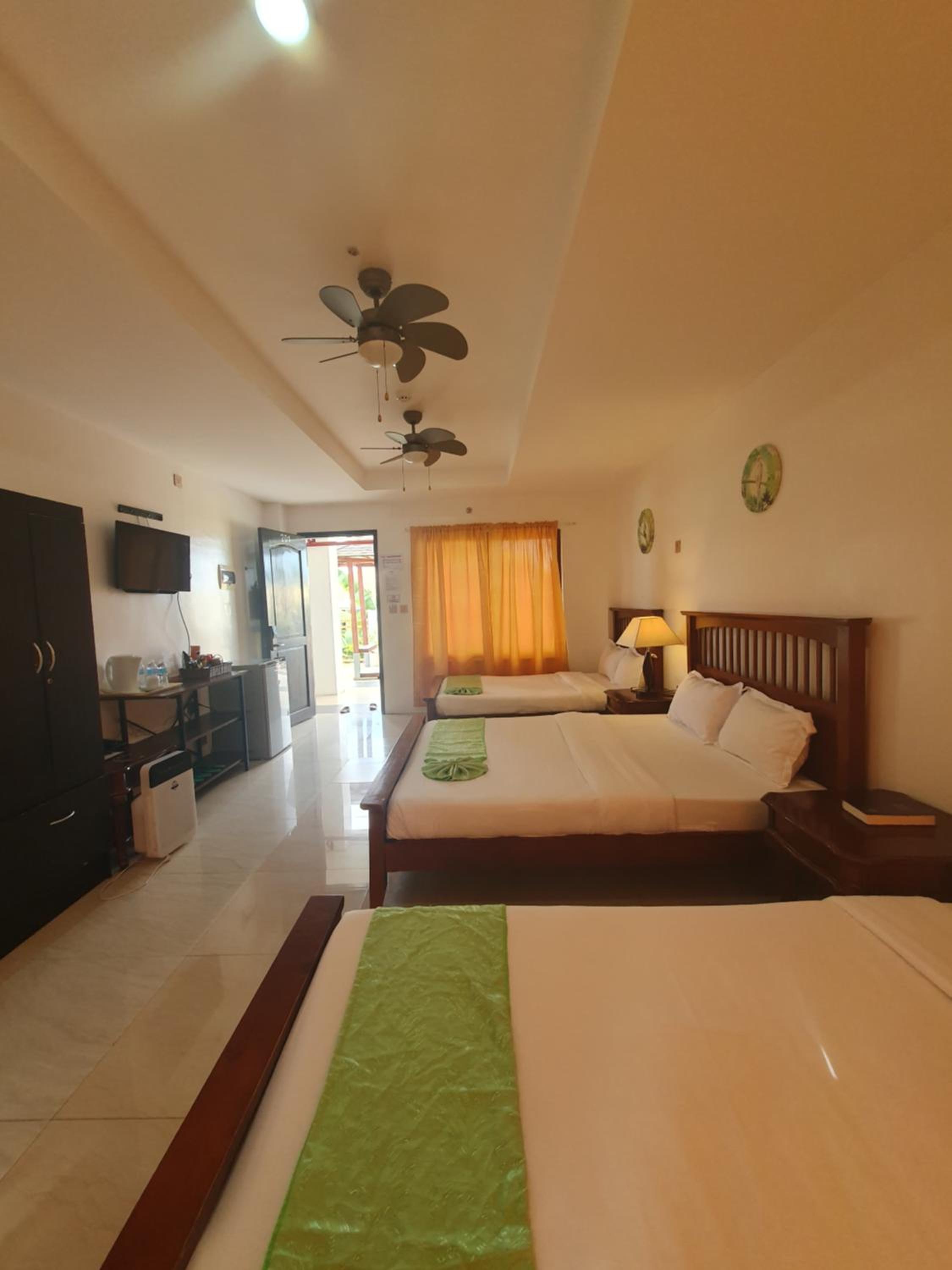 Deluxe Triple Room photo 2