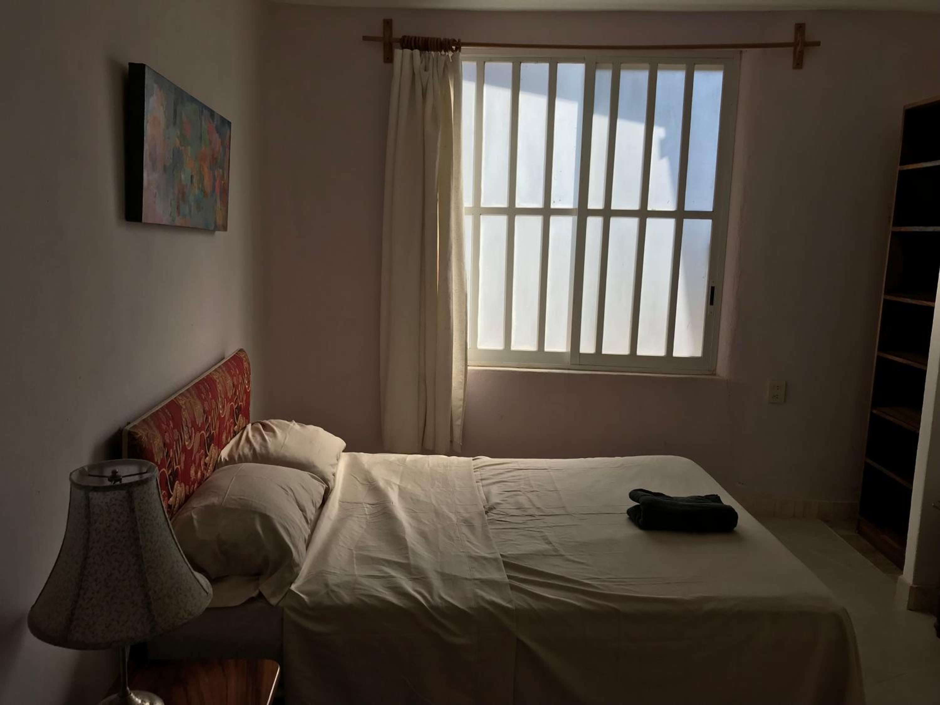 Five-Bedroom House photo 1