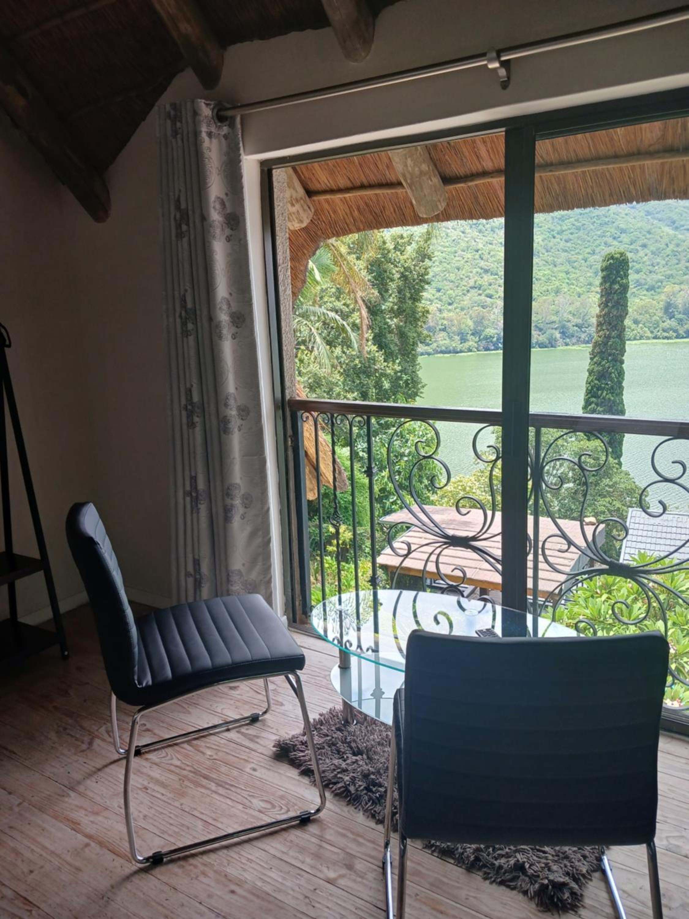 Queen Room with Pool and Dam View - Photo 5