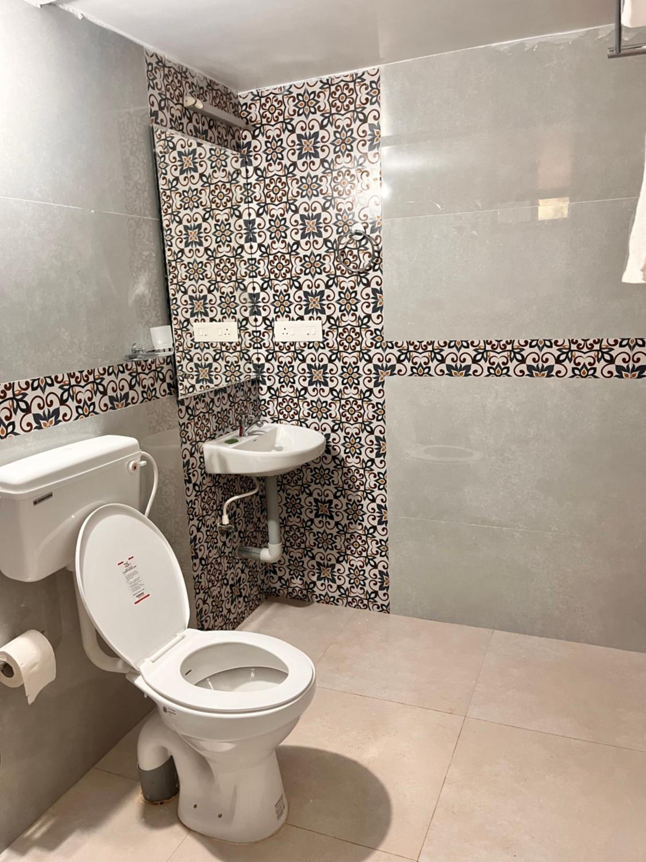 Double Room with Private Bathroom photo 2