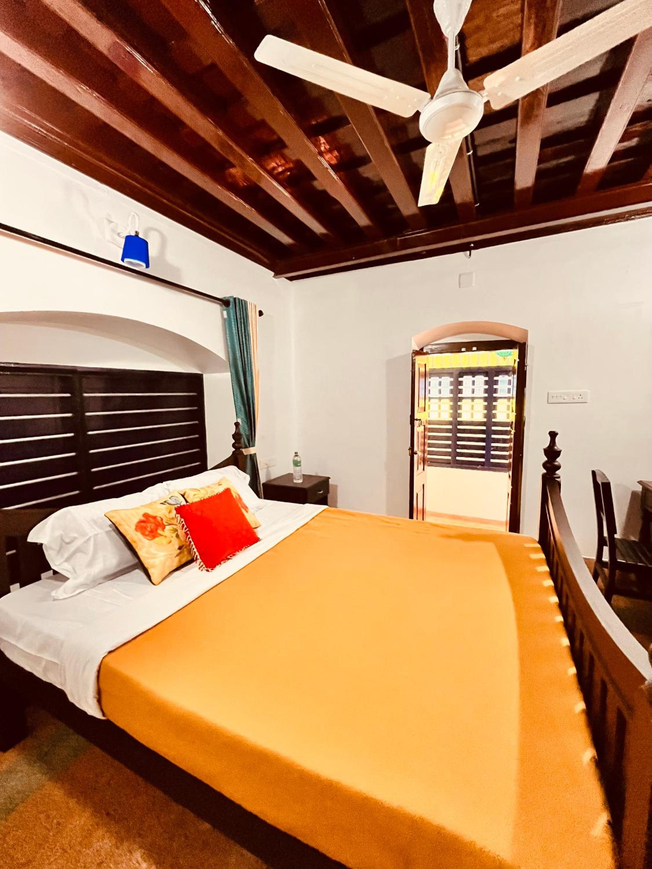 Double Room with Private Bathroom photo 1