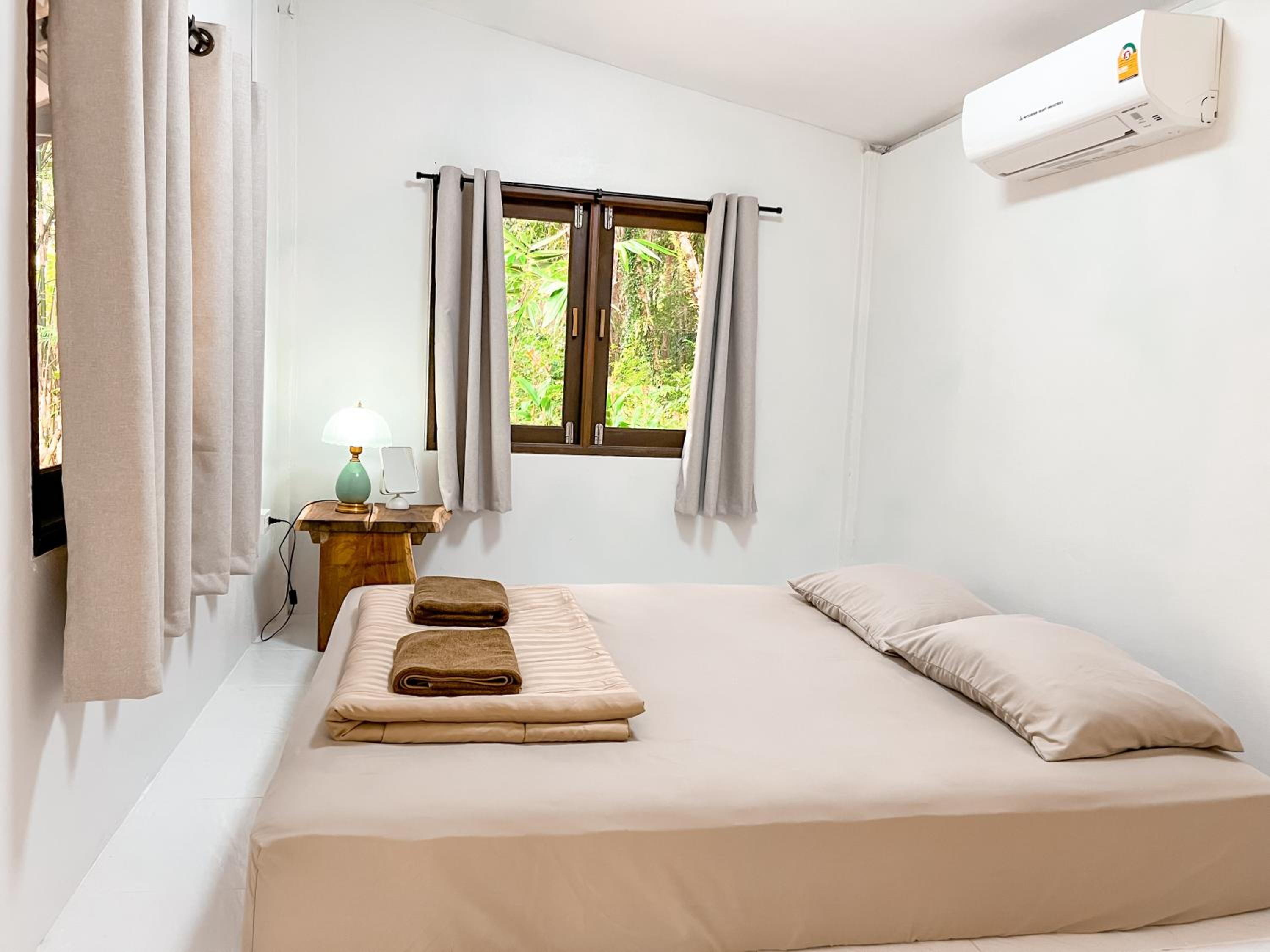 Deluxe Bungalow with Garden View - Photo 4