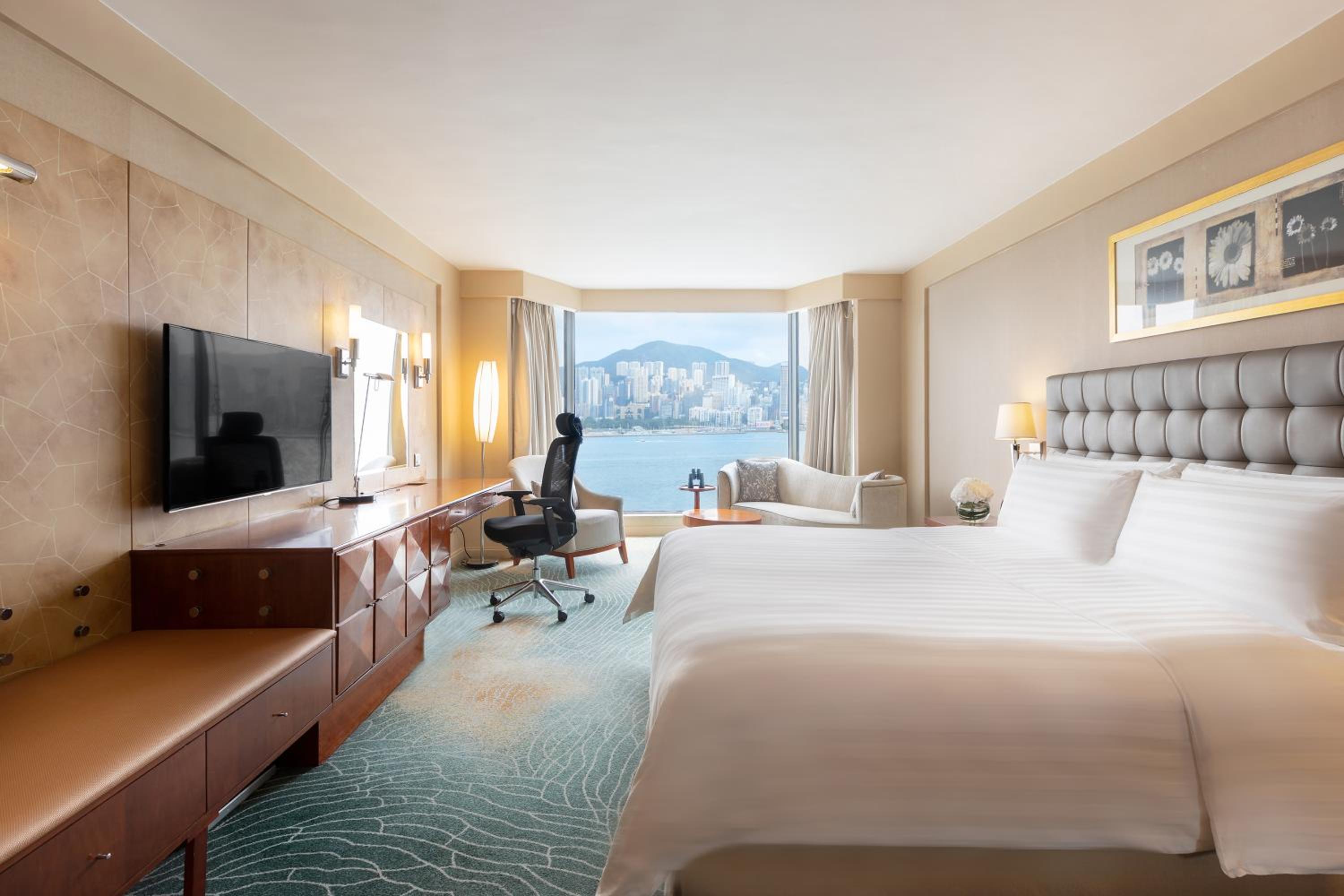 Horizon Club Harbor View King Room with Horizon Club Benefits thumbnail 6