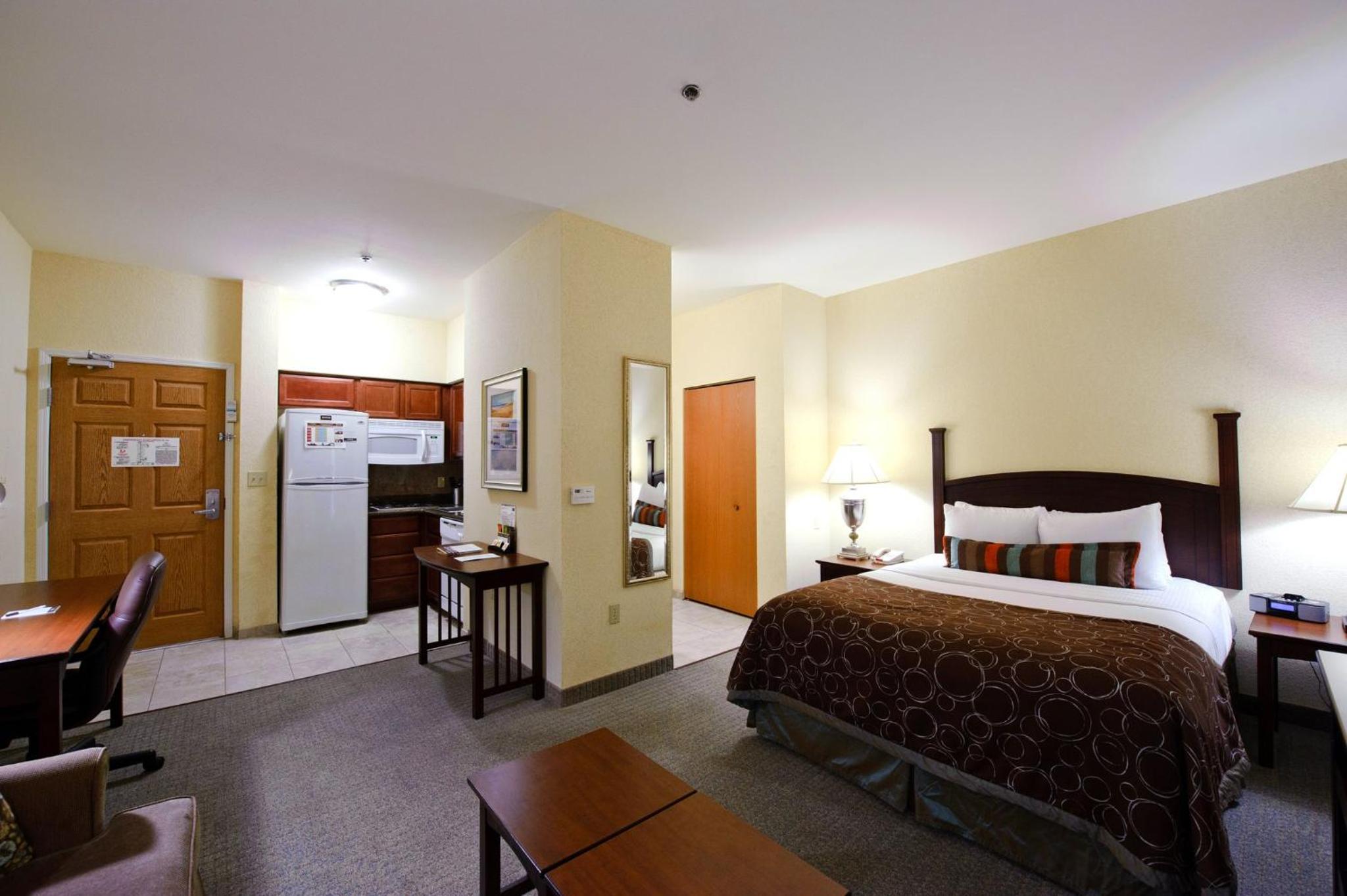 Queen Studio Suite - Photo 2