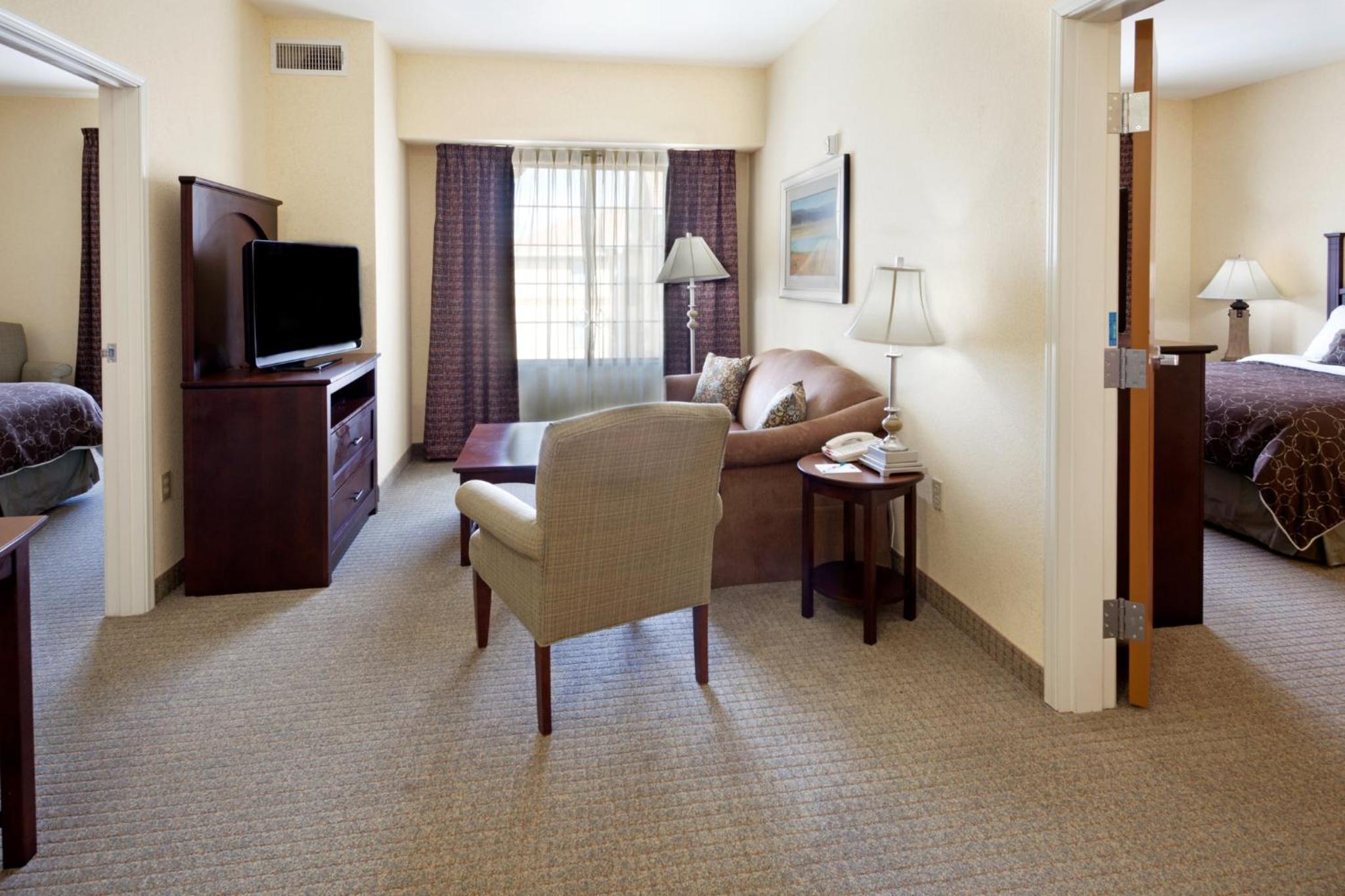Queen Room with Two Queen Beds - Disability Access Tub/Non-Smoking  - Photo 2