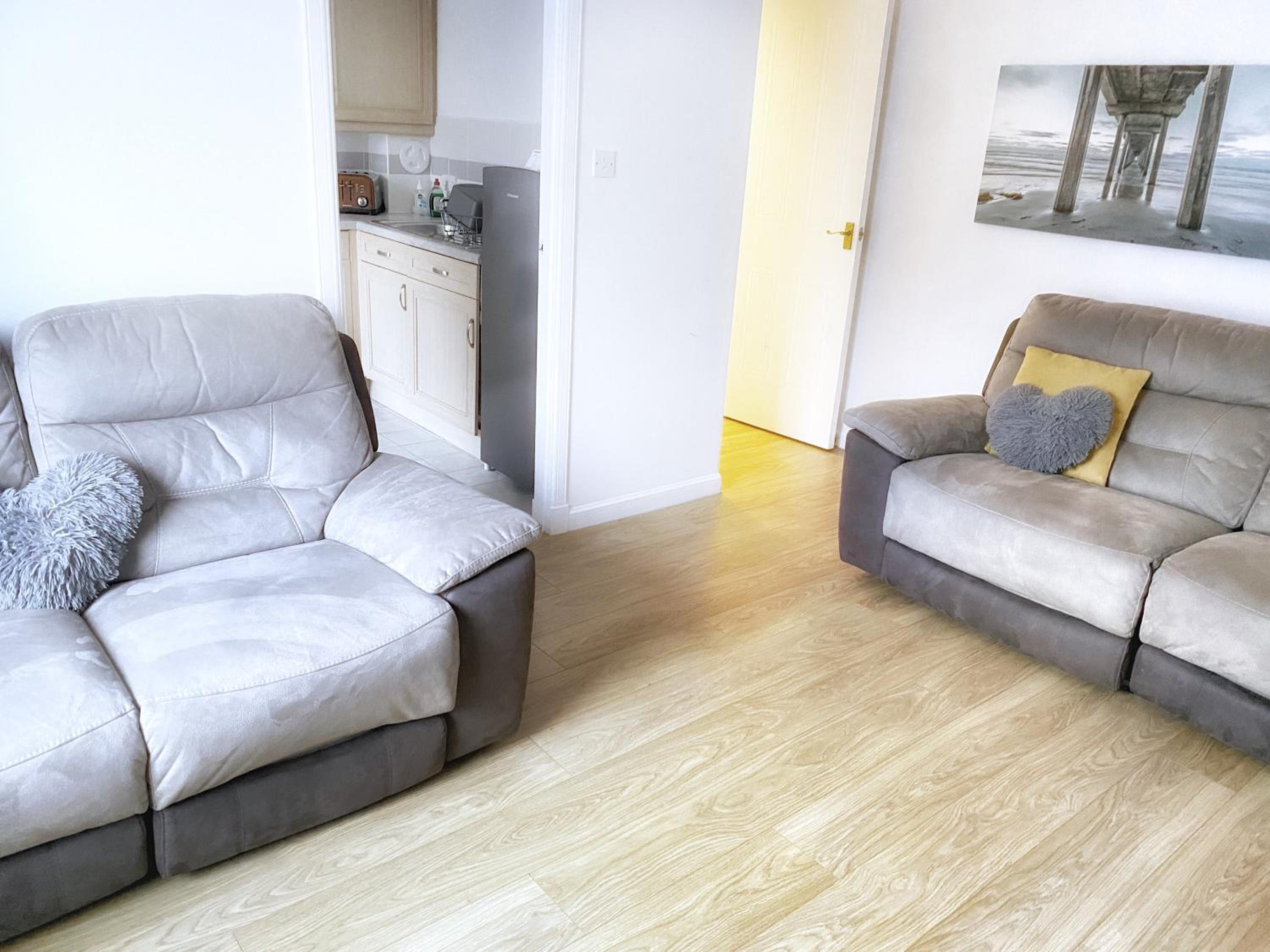 One-Bedroom Apartment photo 2