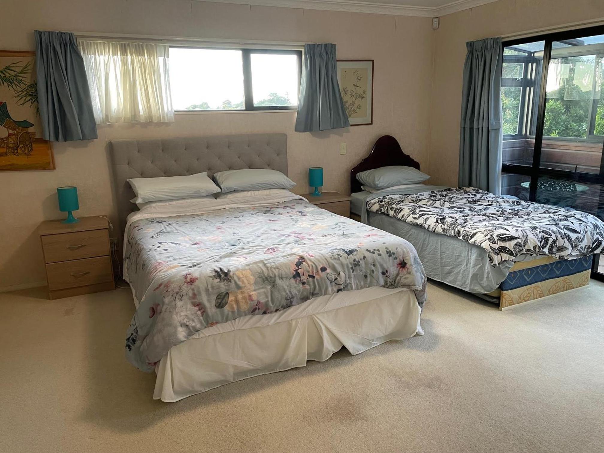 Basic Triple Room with Shared Bathroom