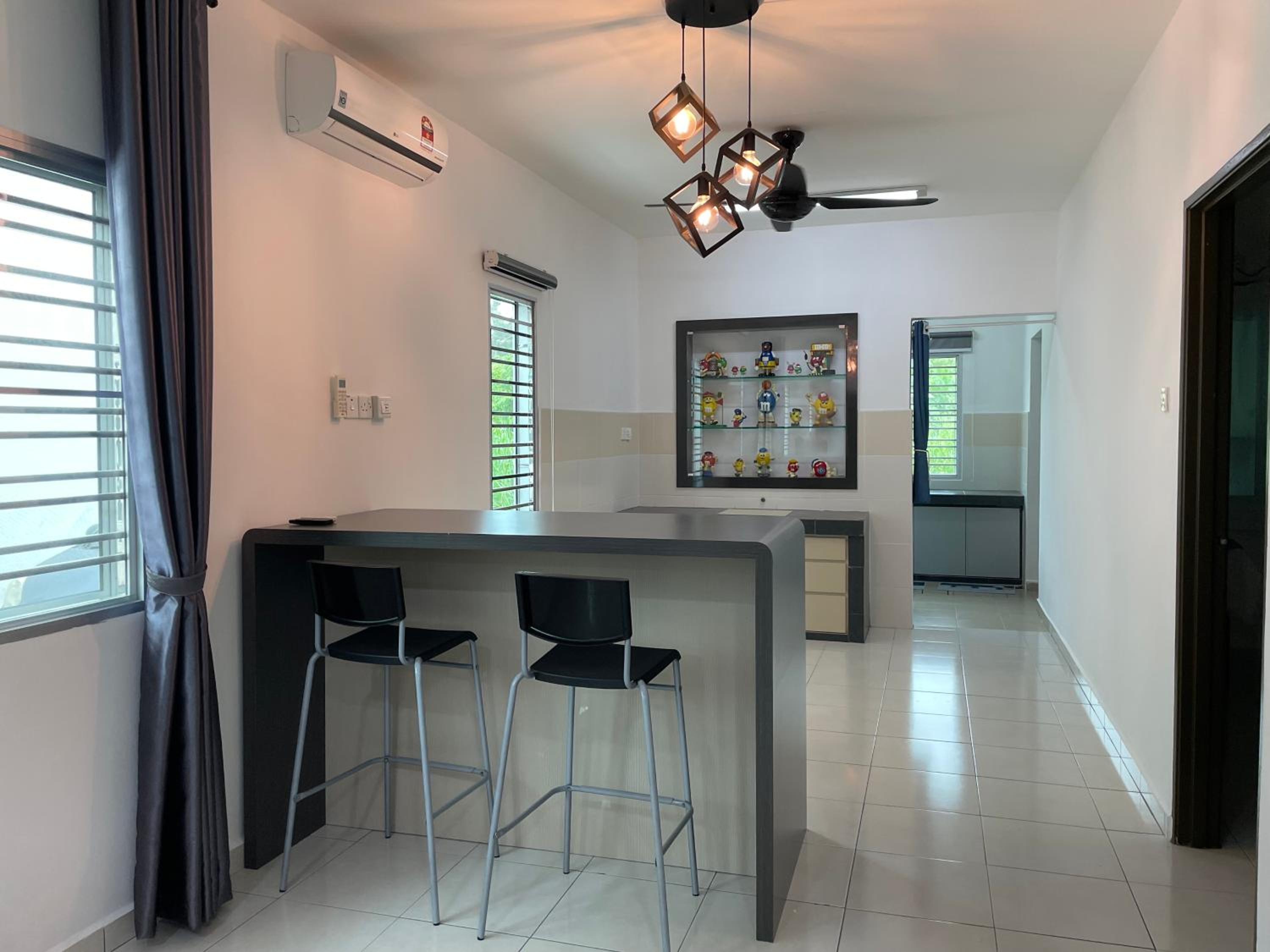 Four-Bedroom House photo 2