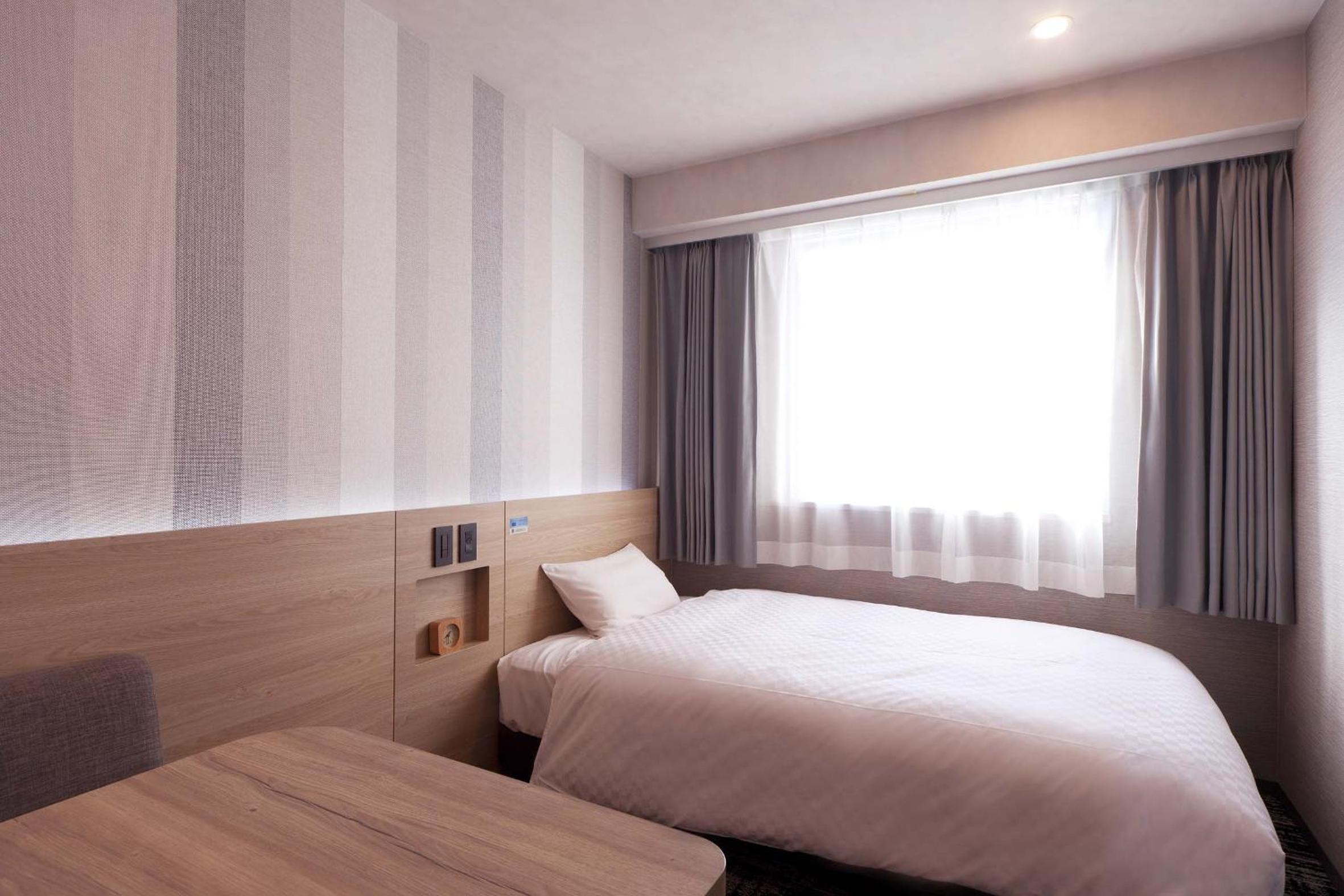 Double Room with Small Double Bed - Non-Smoking - Photo 4