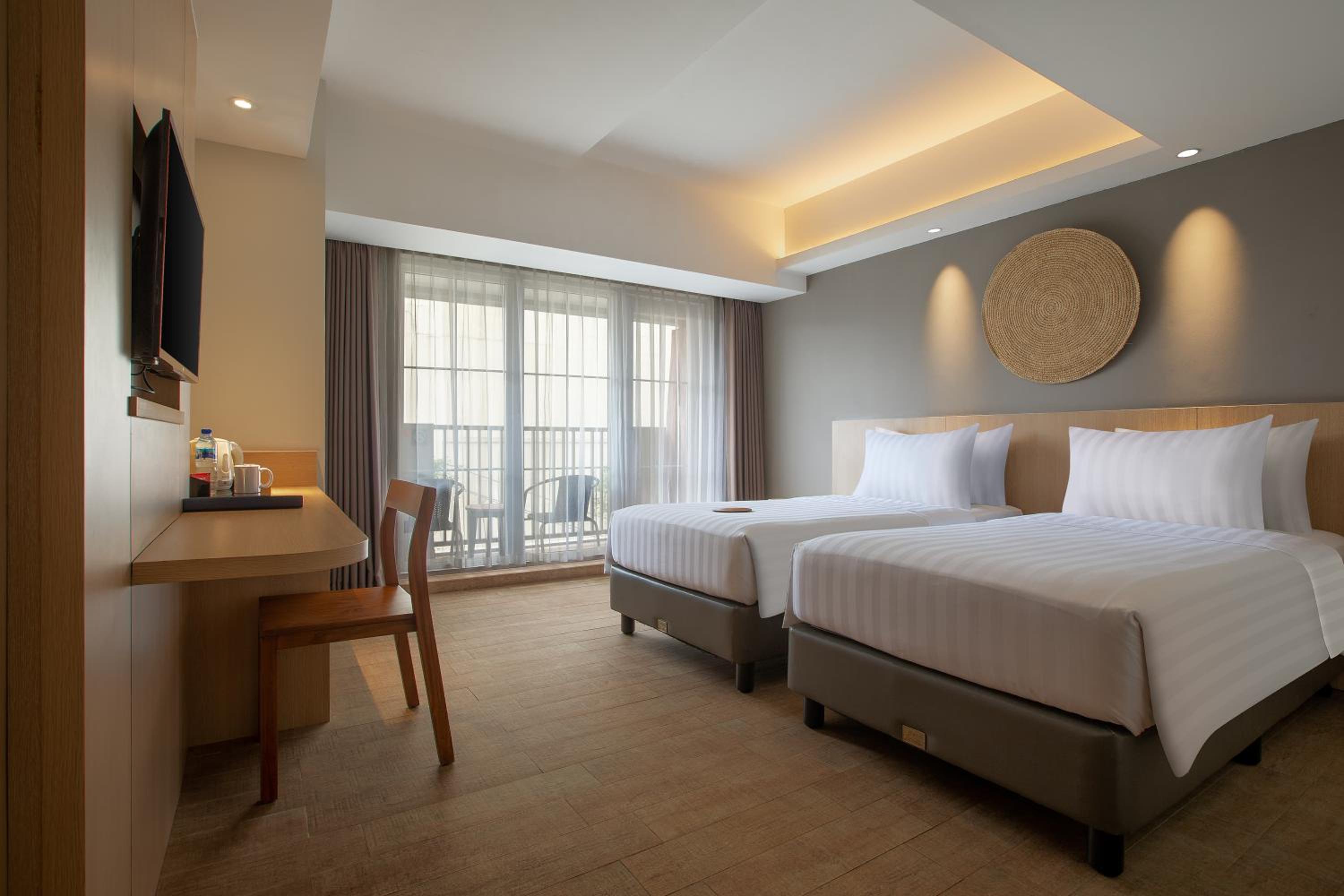 Deluxe Balcony Room - Photo 3