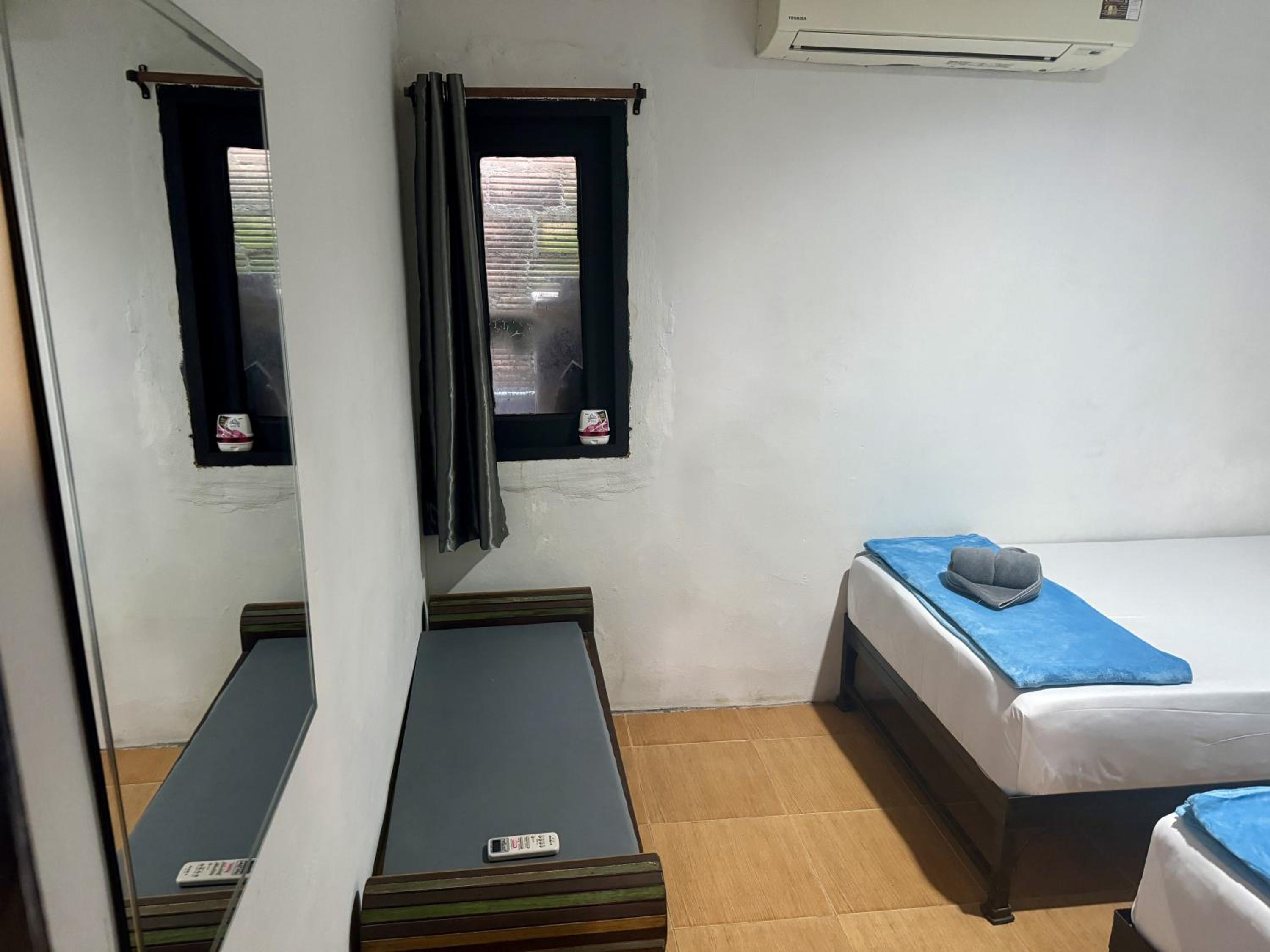 Budget Twin Room photo 3