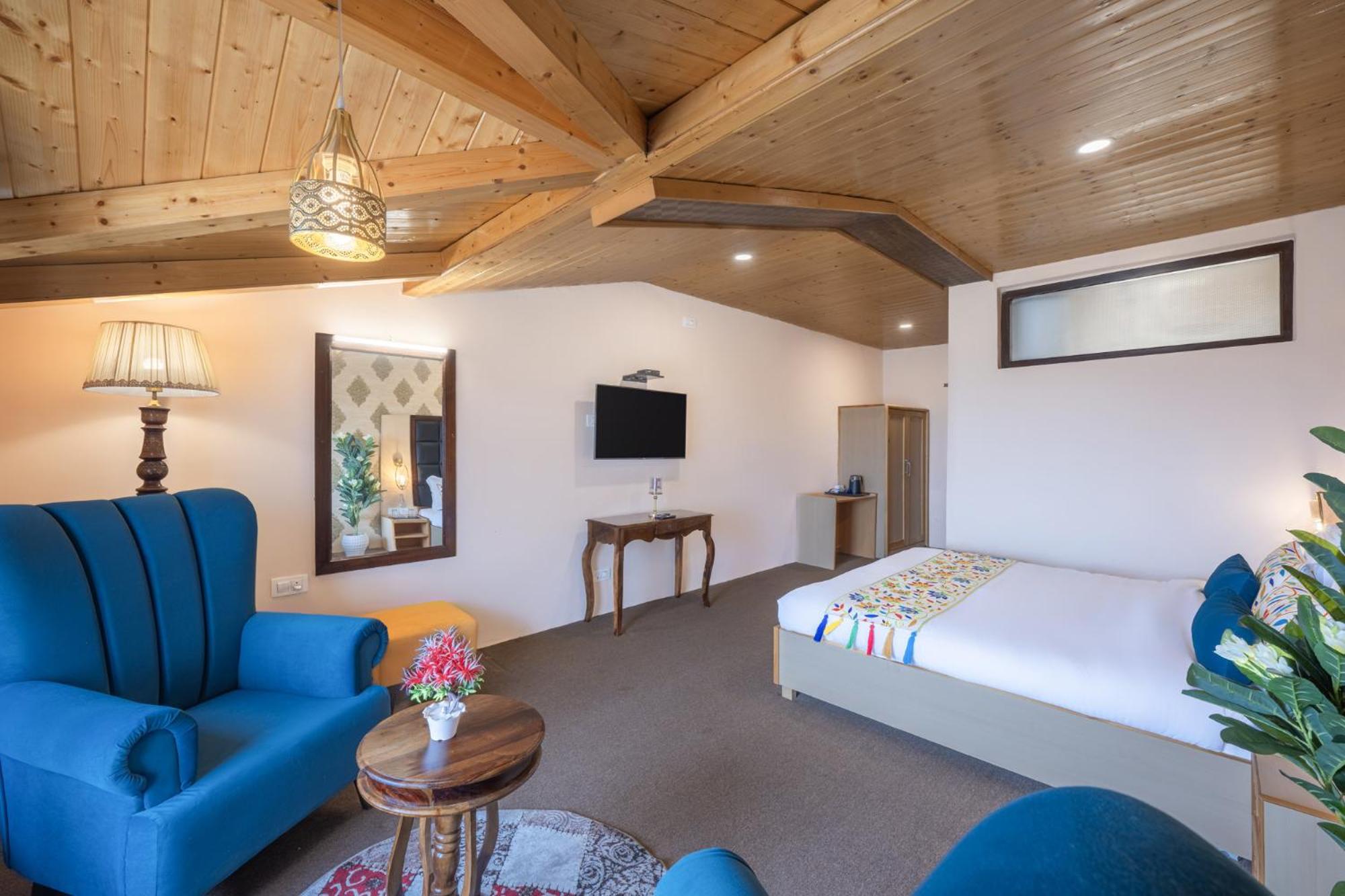 Superior King Room - Photo 5