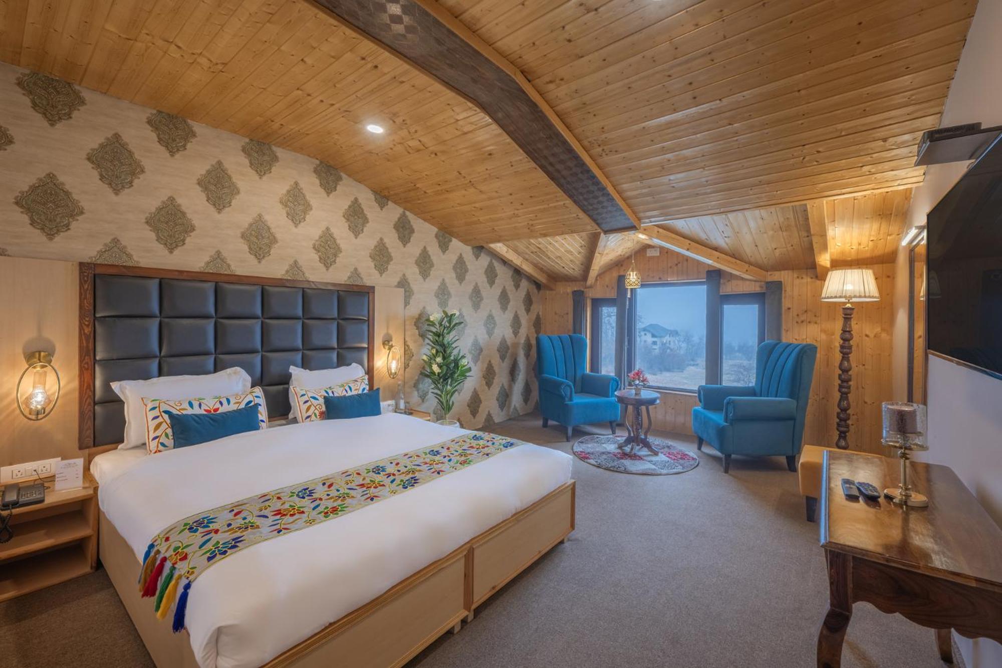 Superior King Room - Photo 6