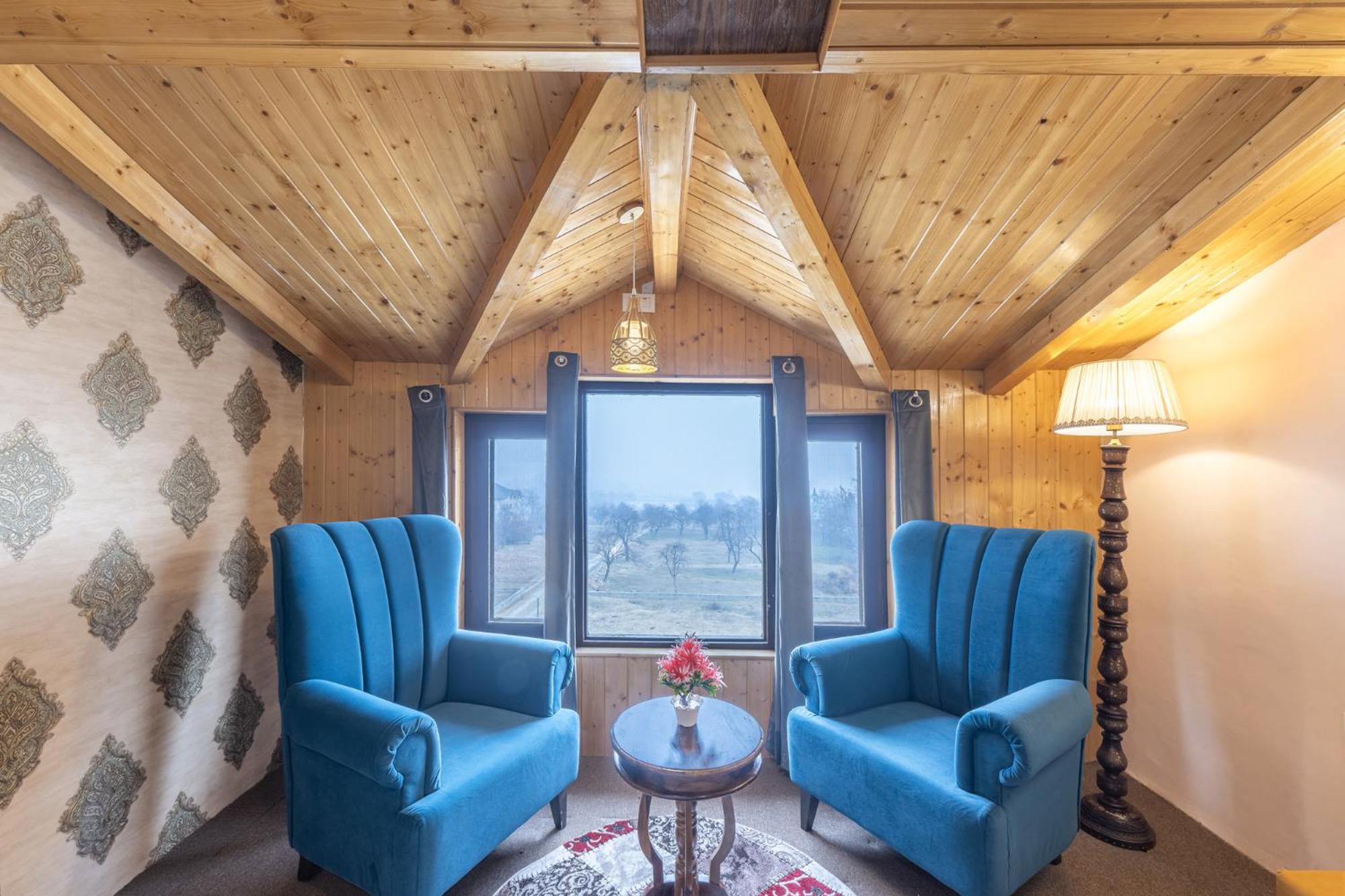 Superior King Room - Photo 7