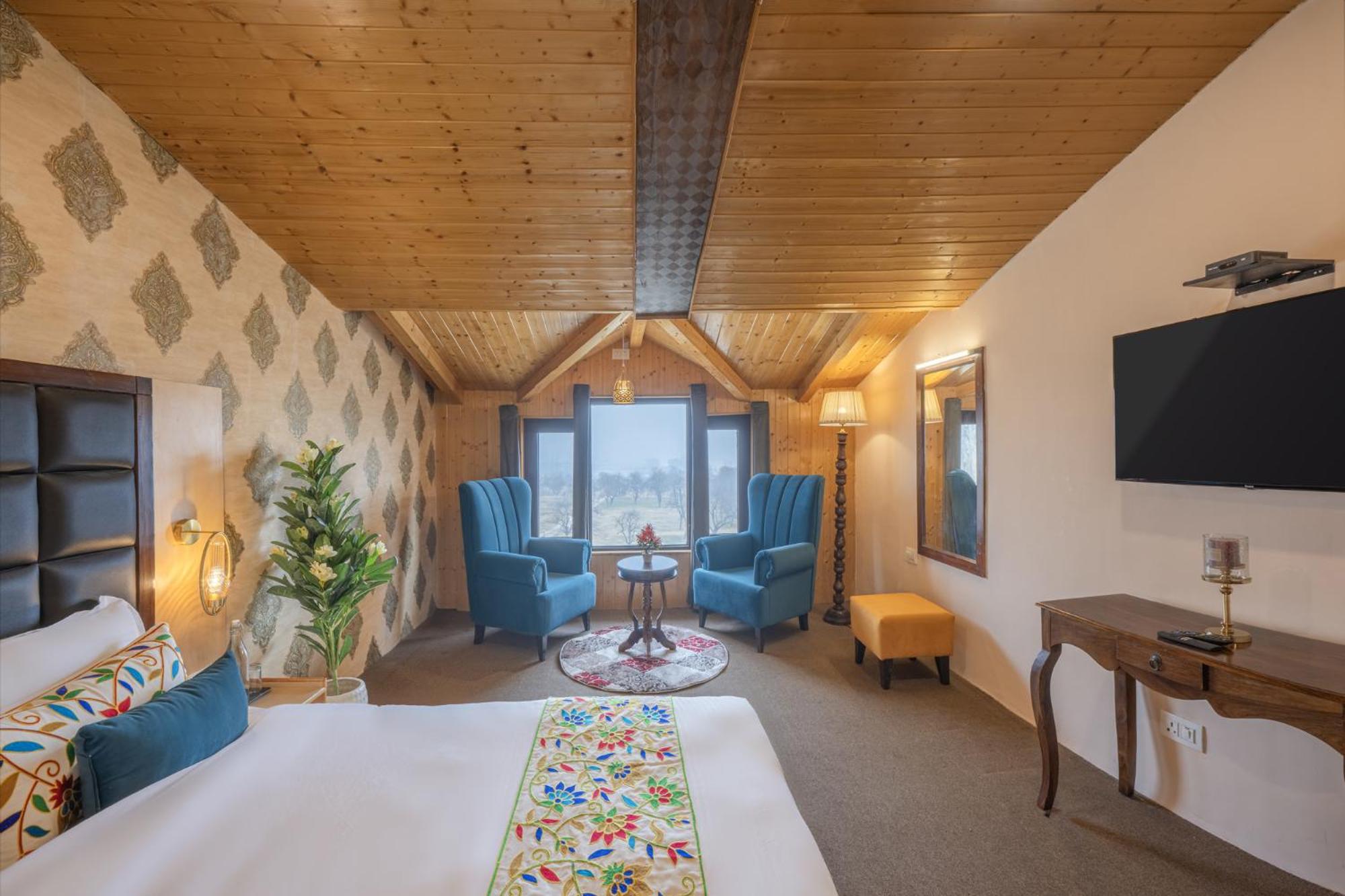 Superior King Room - Photo 1