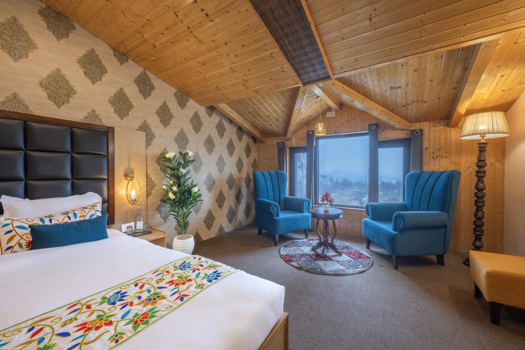 Superior King Room - Photo 9