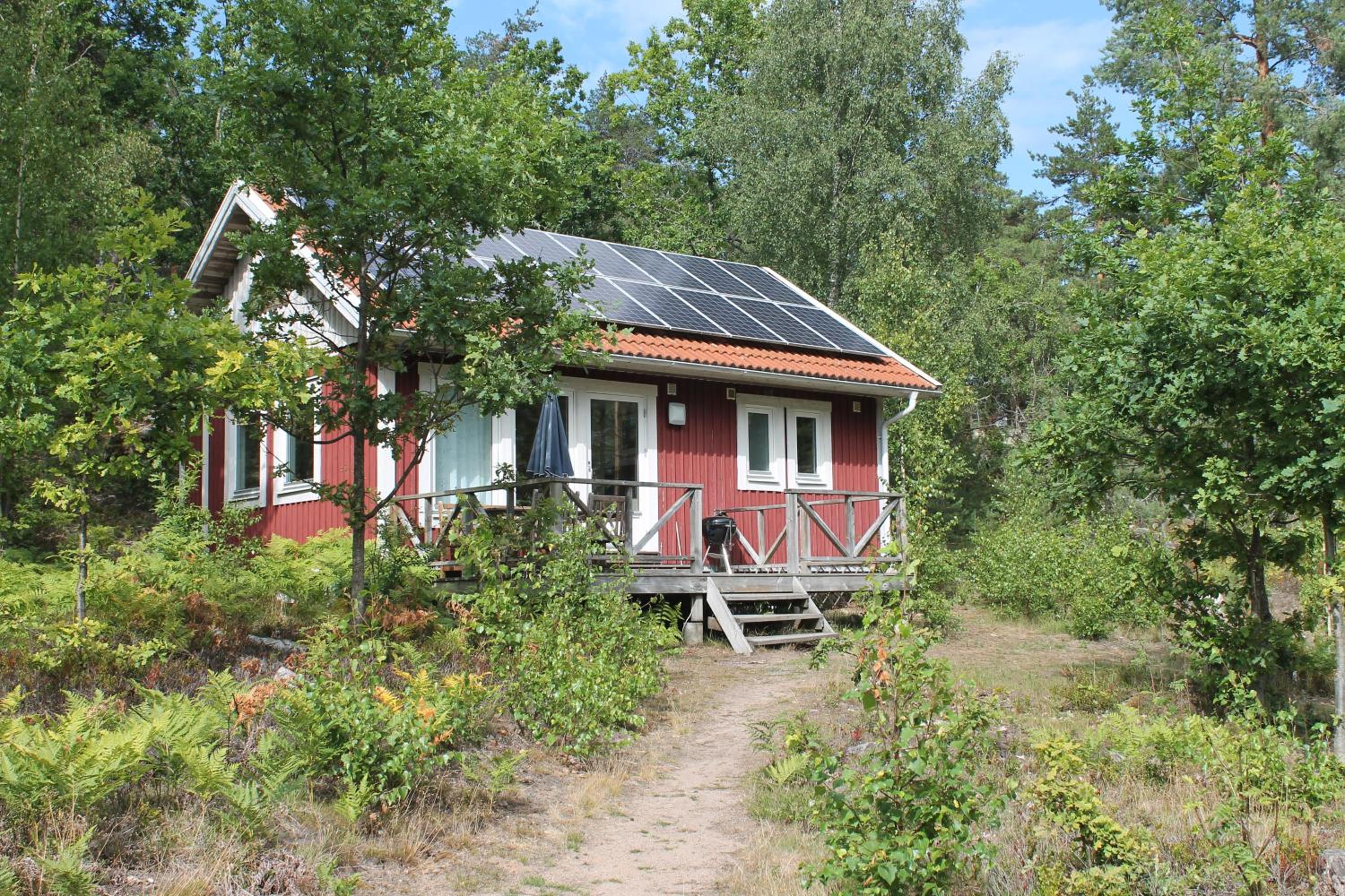 Three-Bedroom House photo 3