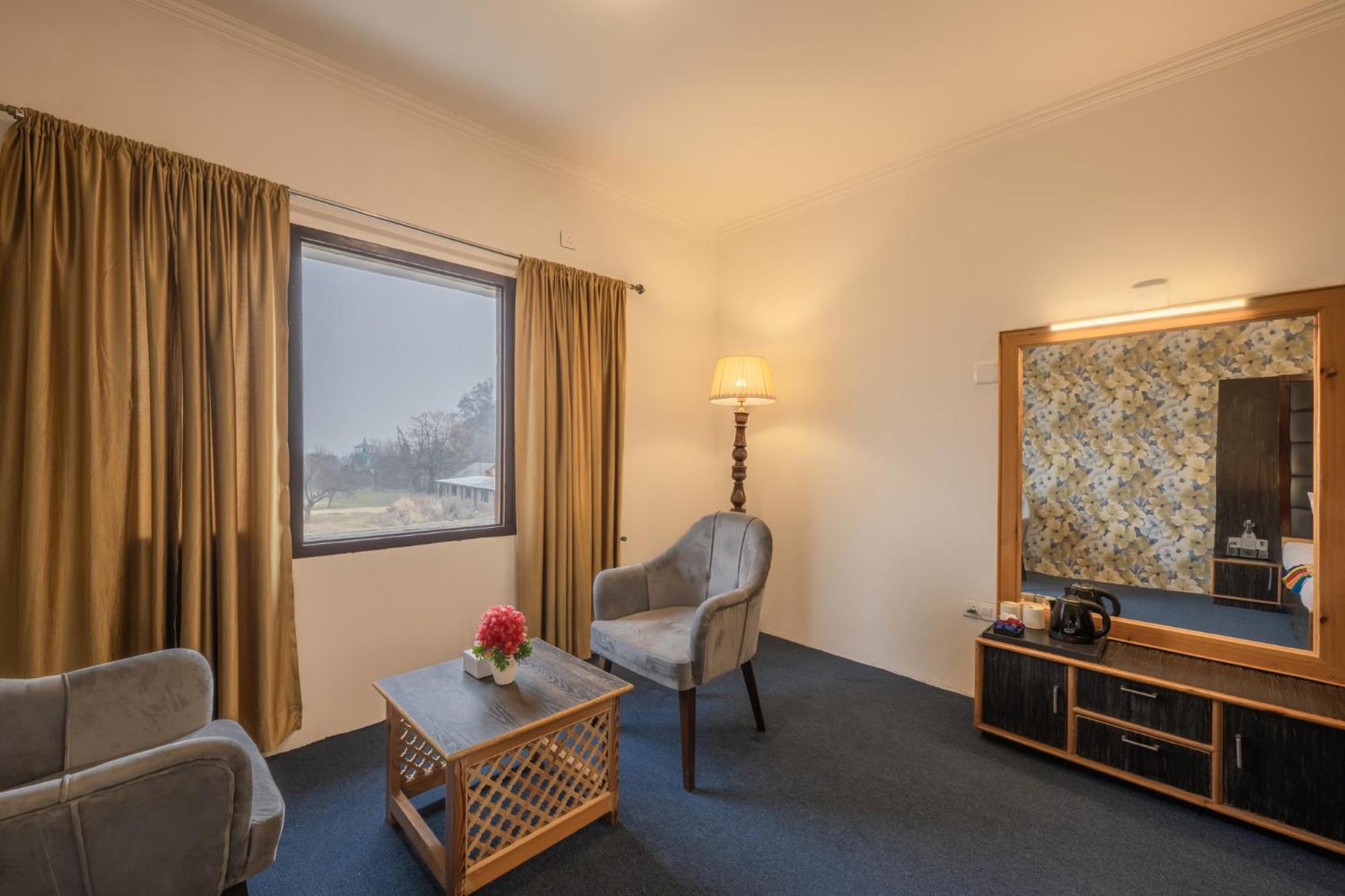 Double Room with Lake View - Photo 7