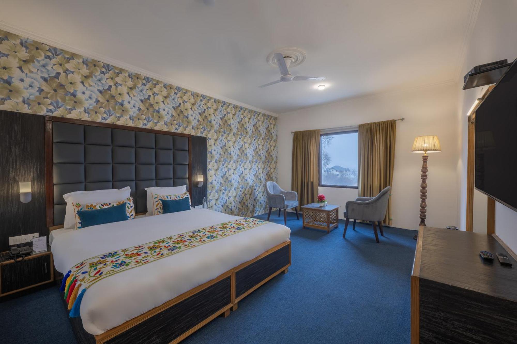 Double Room with Lake View - Photo 1