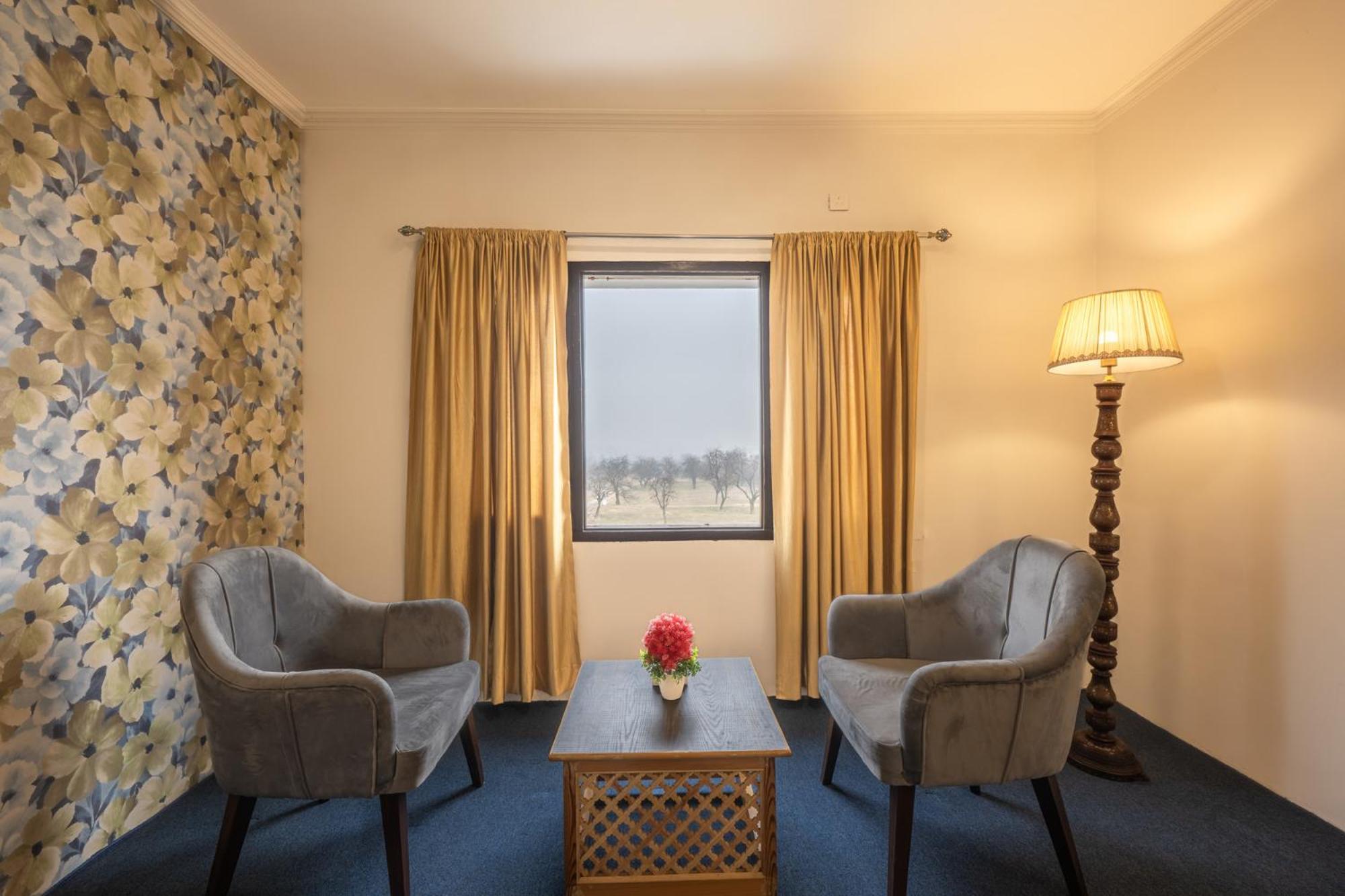 Double Room with Lake View - Photo 4