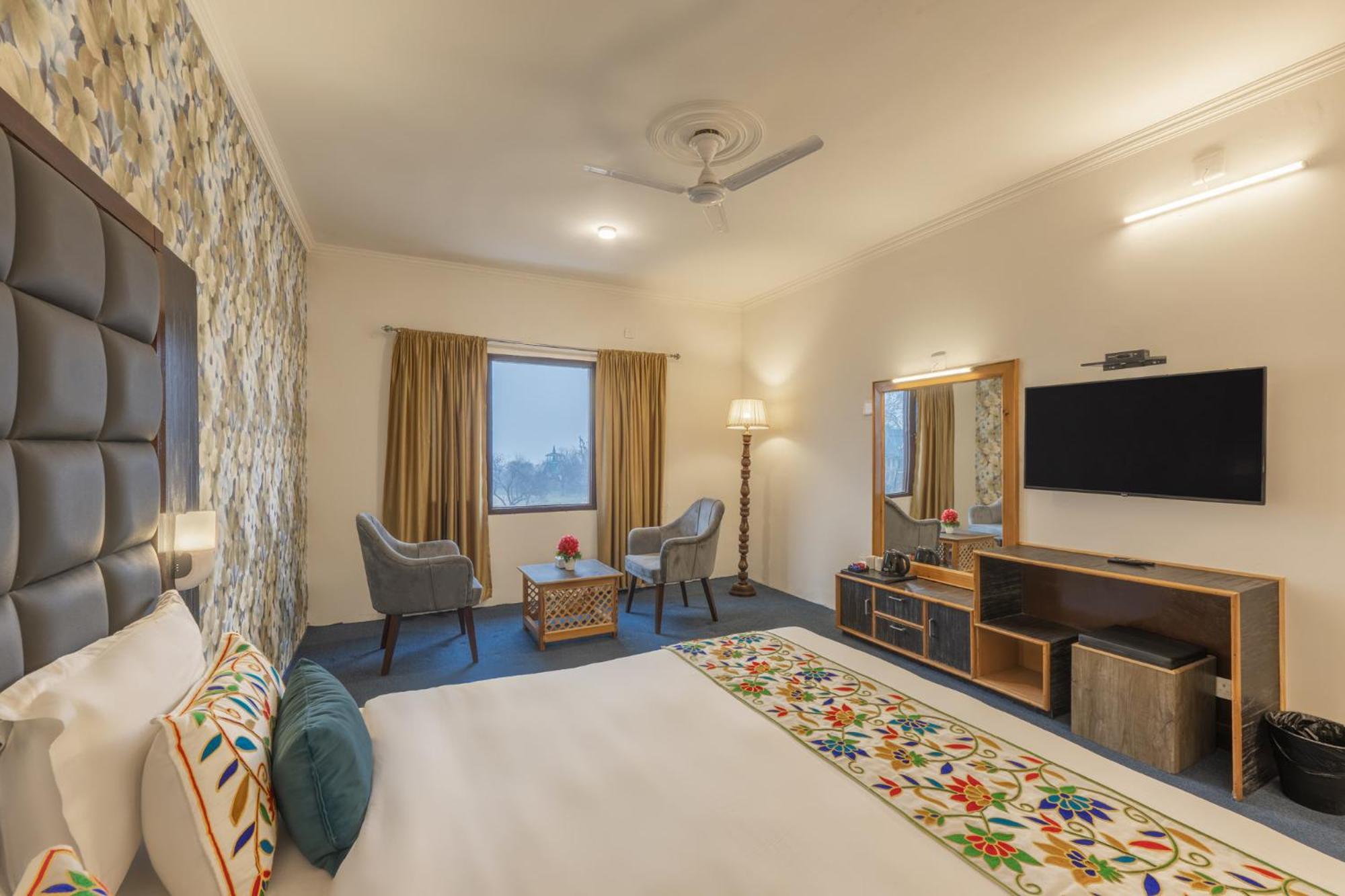 Double Room with Lake View - Photo 5