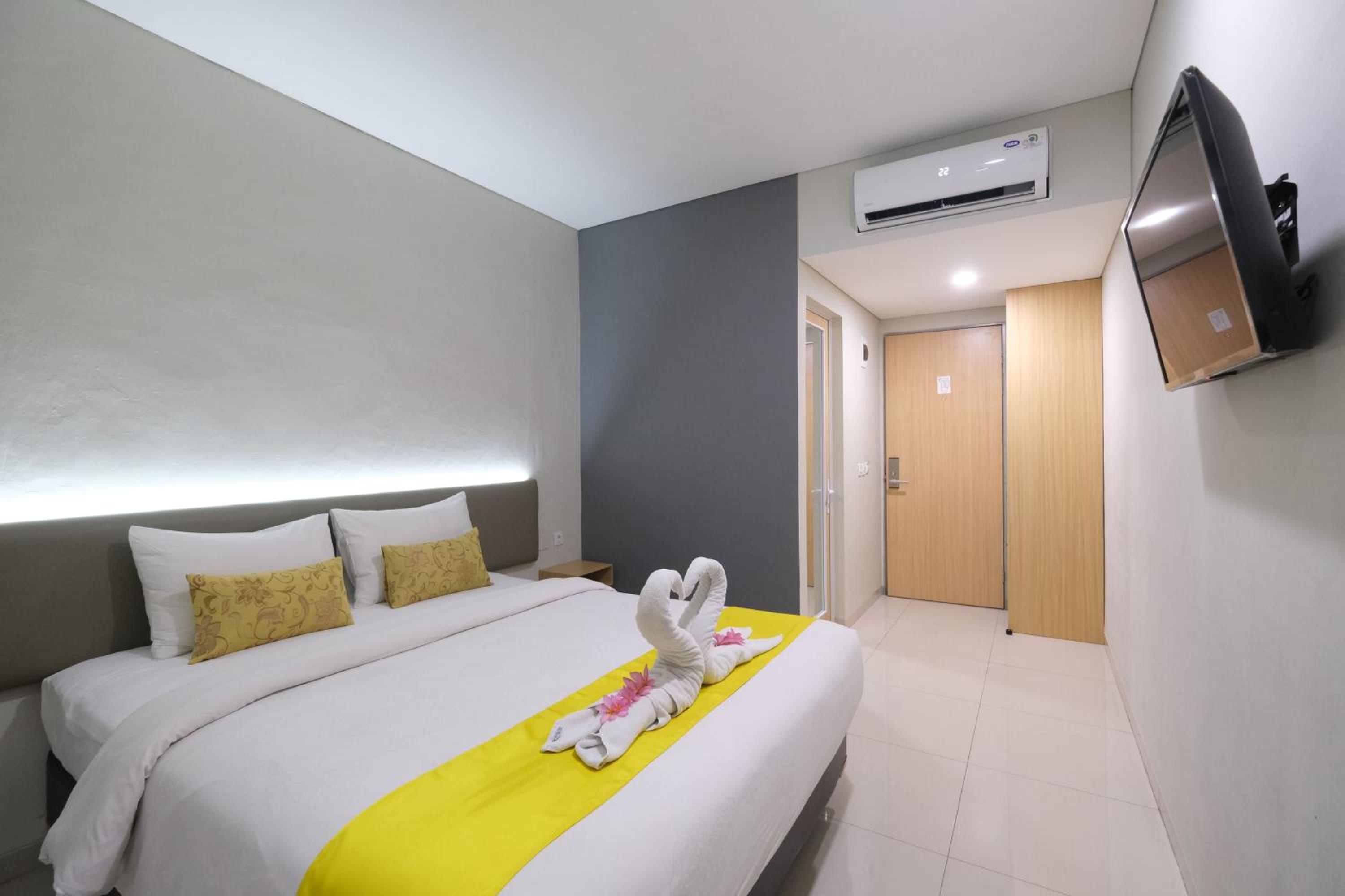 Deluxe Room - Photo 5