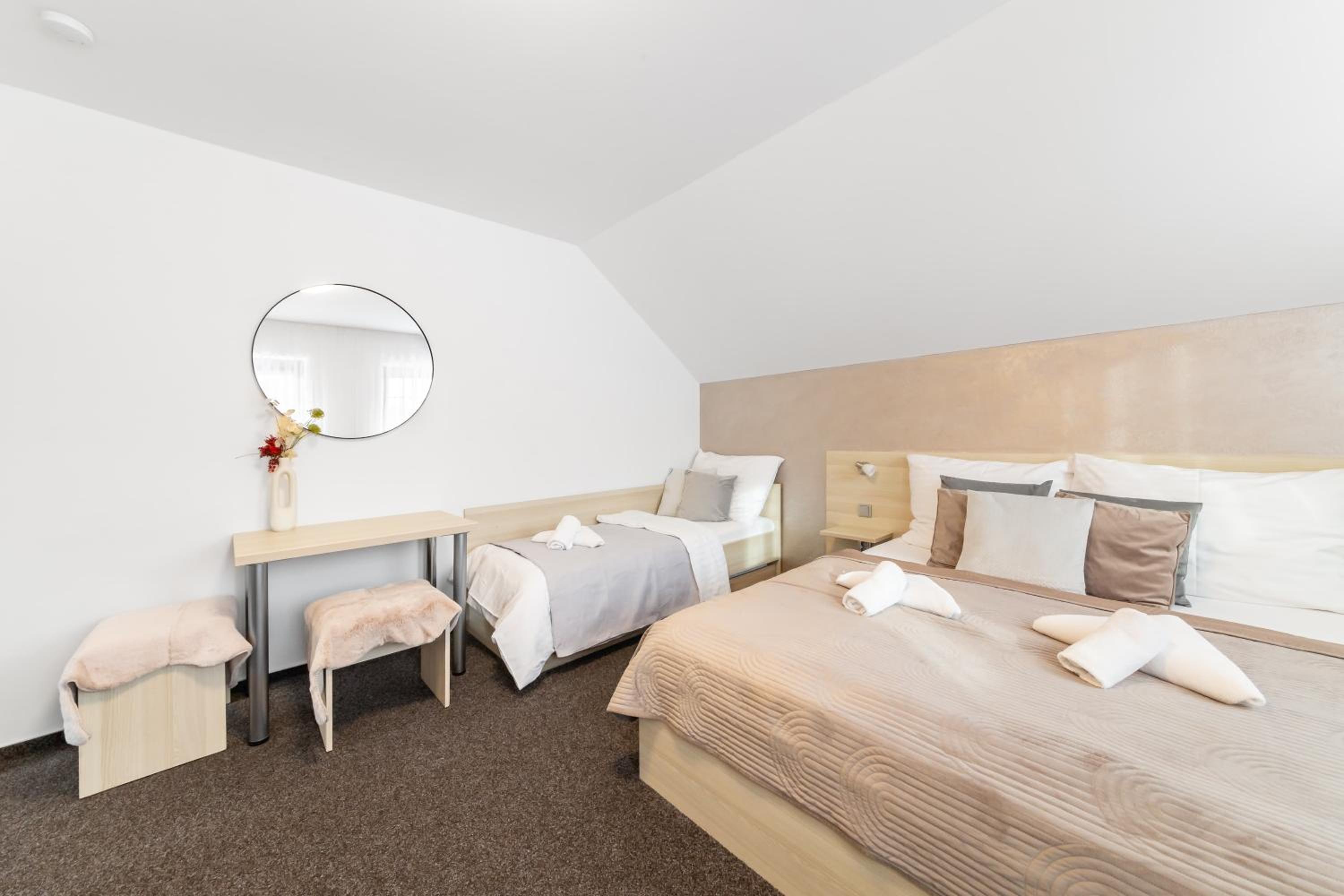 Triple Room with Private Bathroom photo 1