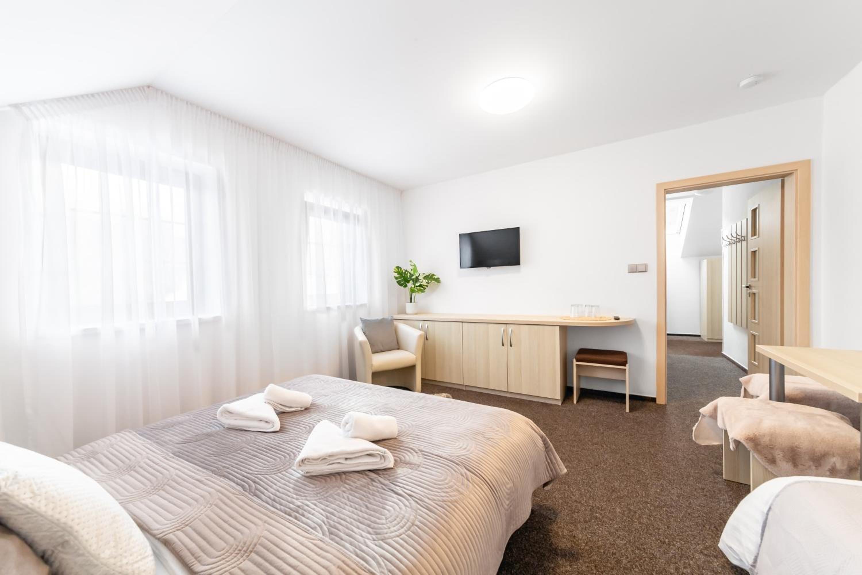 Triple Room with Private Bathroom photo 3