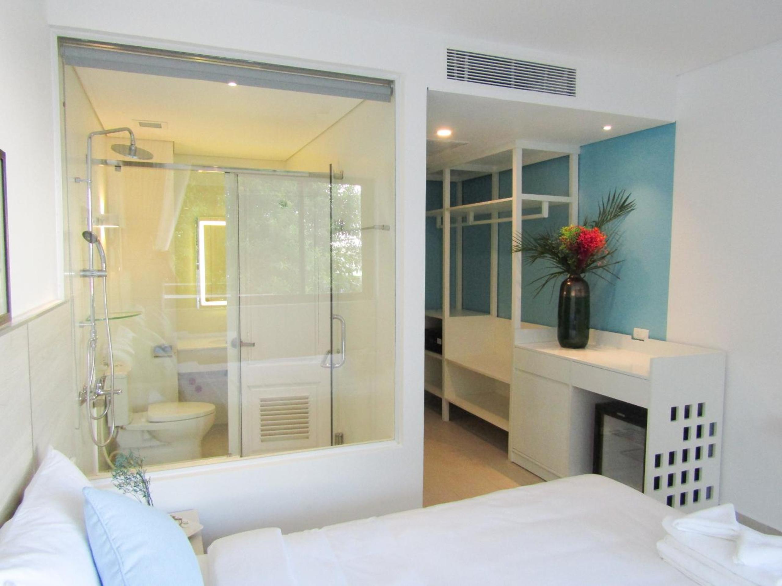 King Room with Balcony photo 1