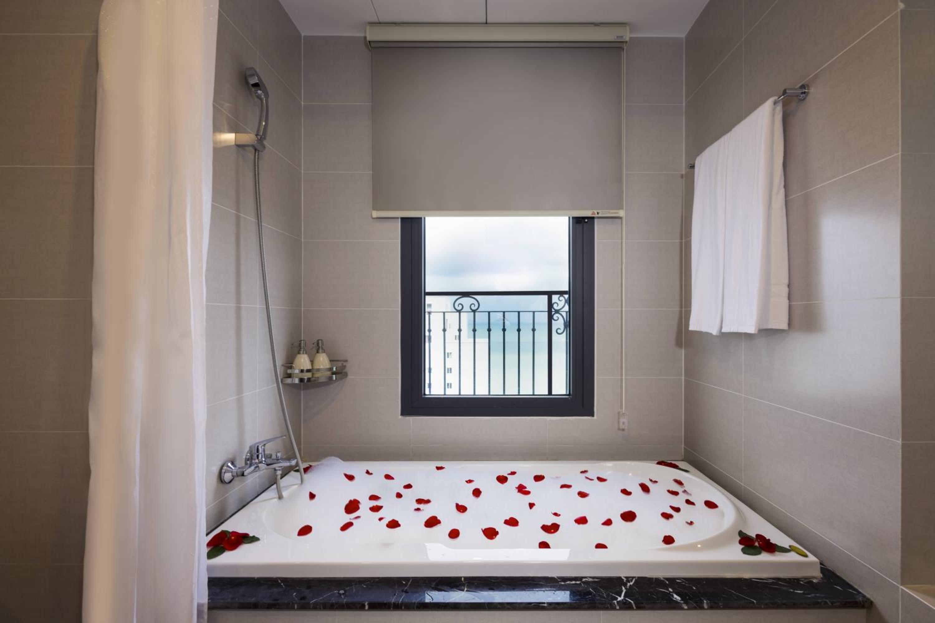 King Suite with Ocean View - Photo 15
