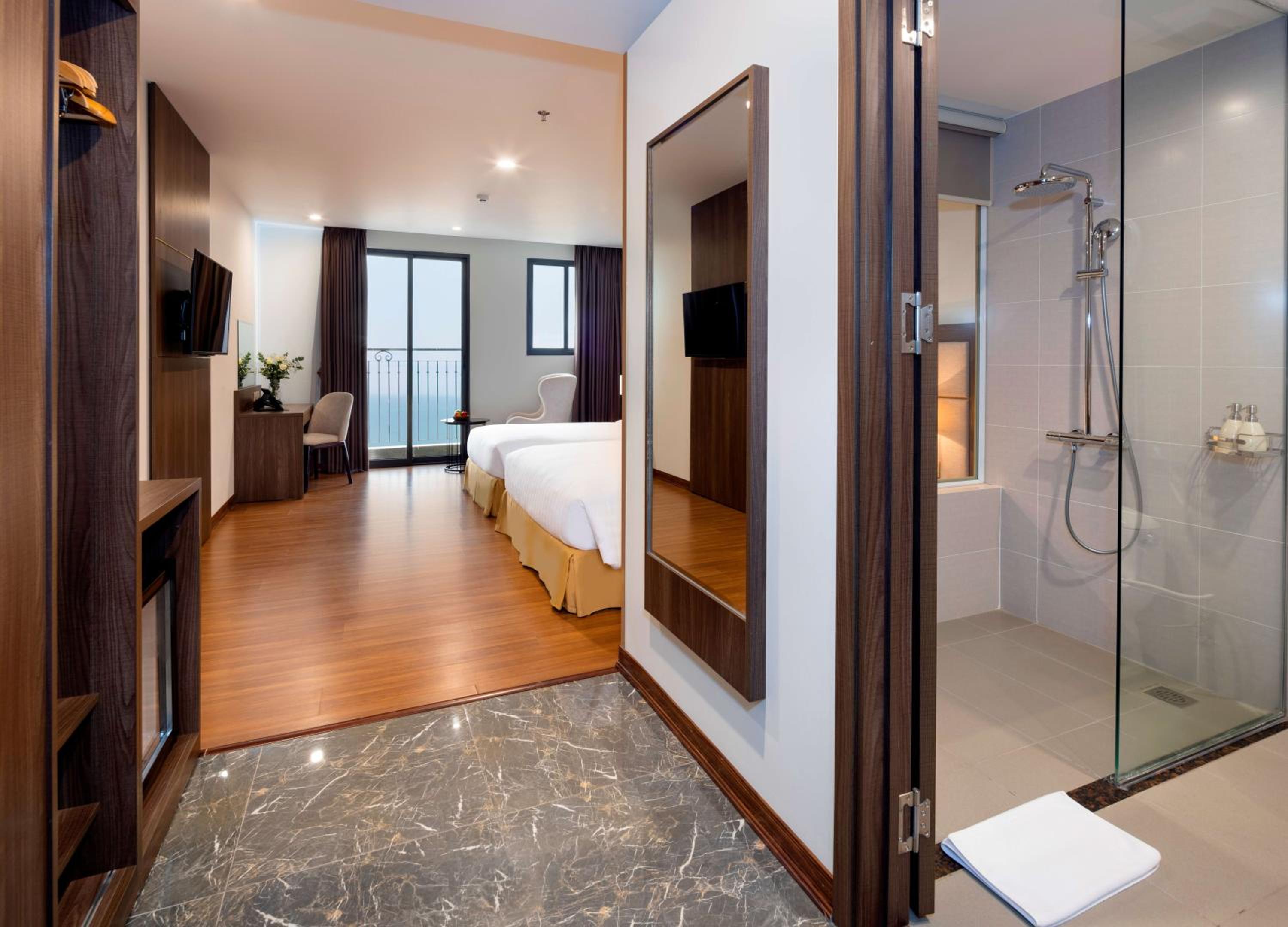 Quadruple Room with Sea View - Photo 4