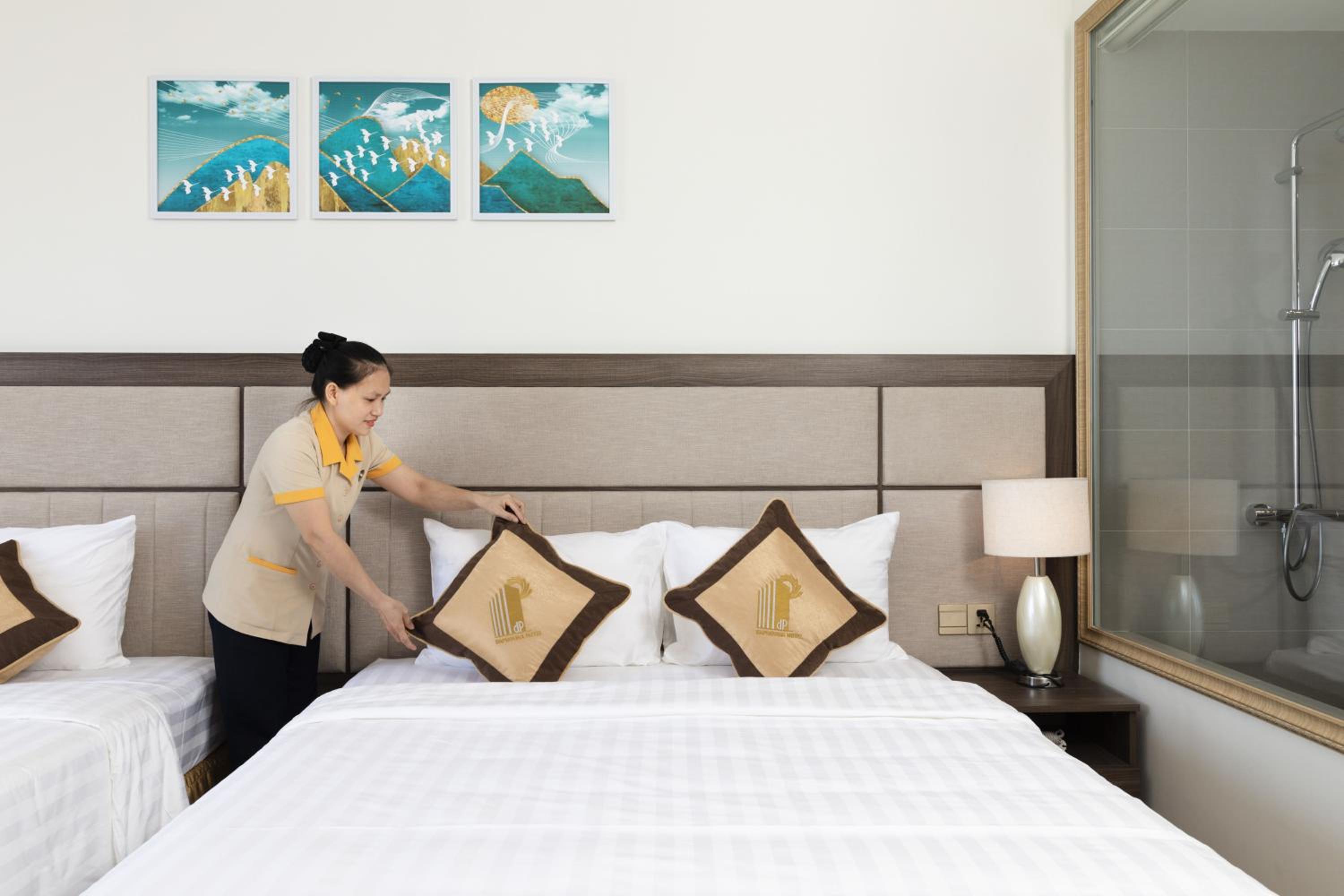 Quadruple Room with Sea View - Photo 3