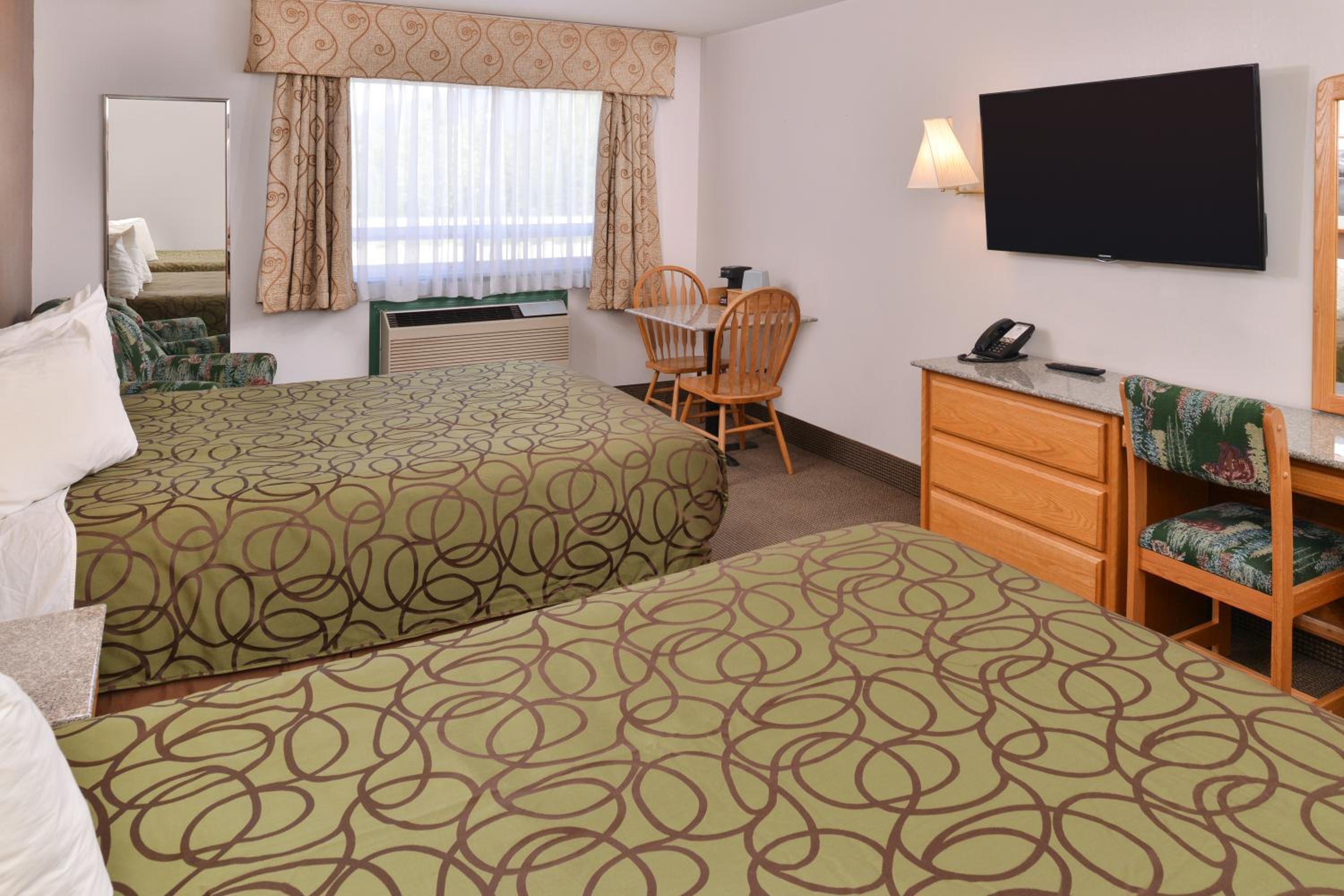 Two Queen Room - Non-Smoking - Photo 4