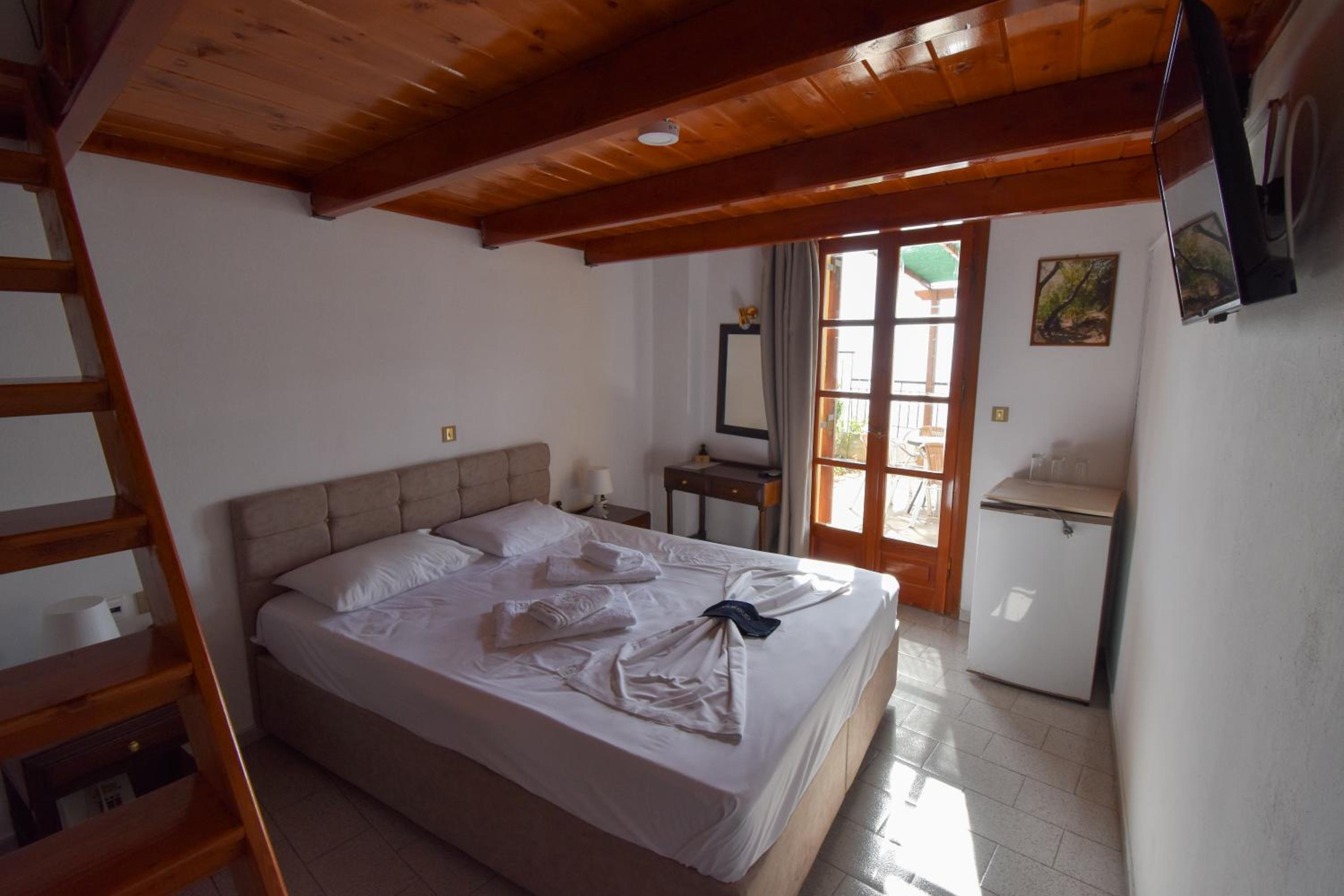 Quadruple Room - Photo 13