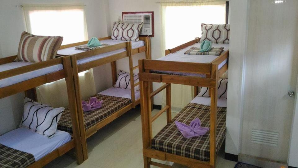 Bed in 8-Bed Mixed Dormitory Room photo 1