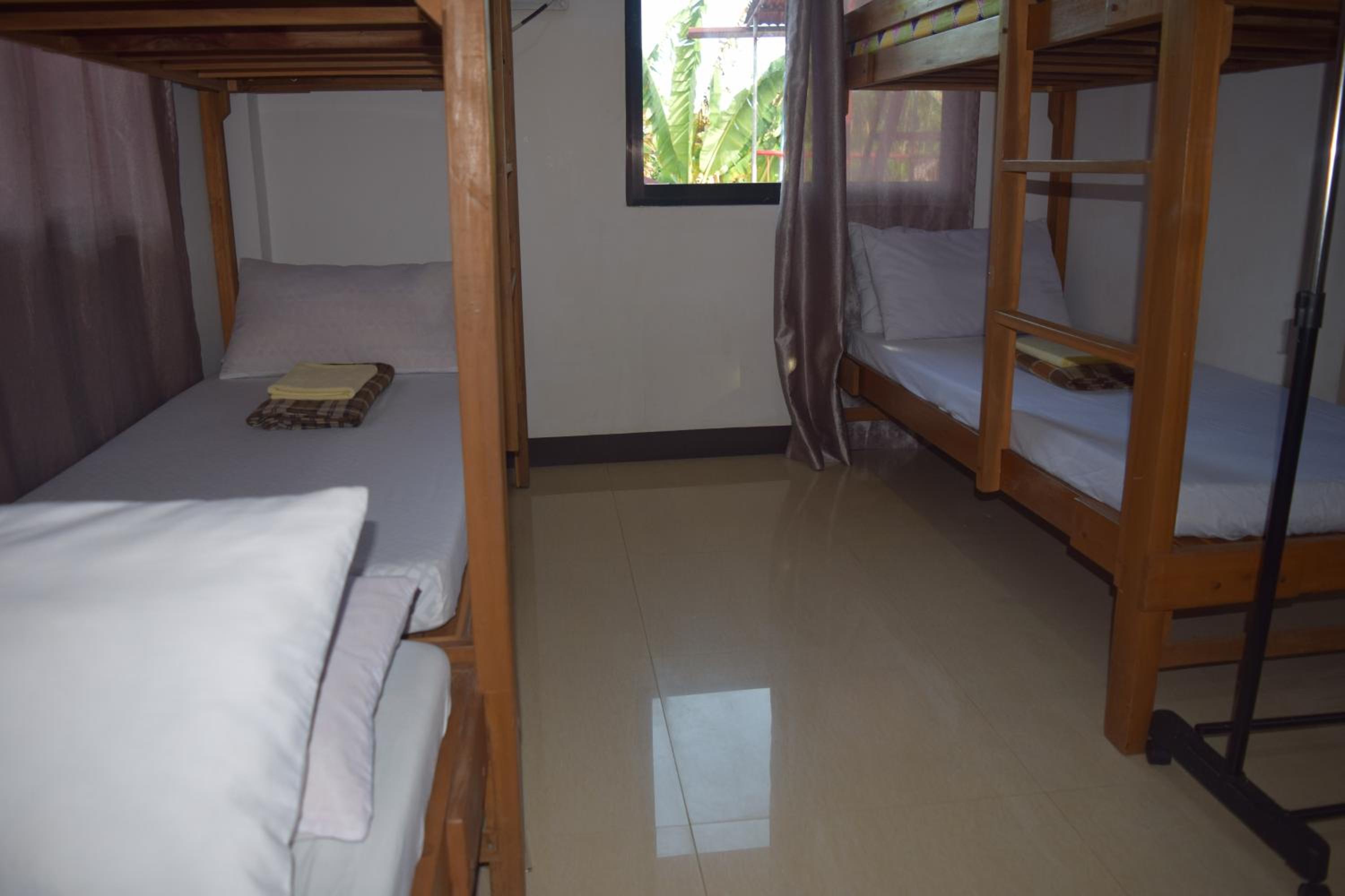 Bed in 8-Bed Mixed Dormitory Room photo 3