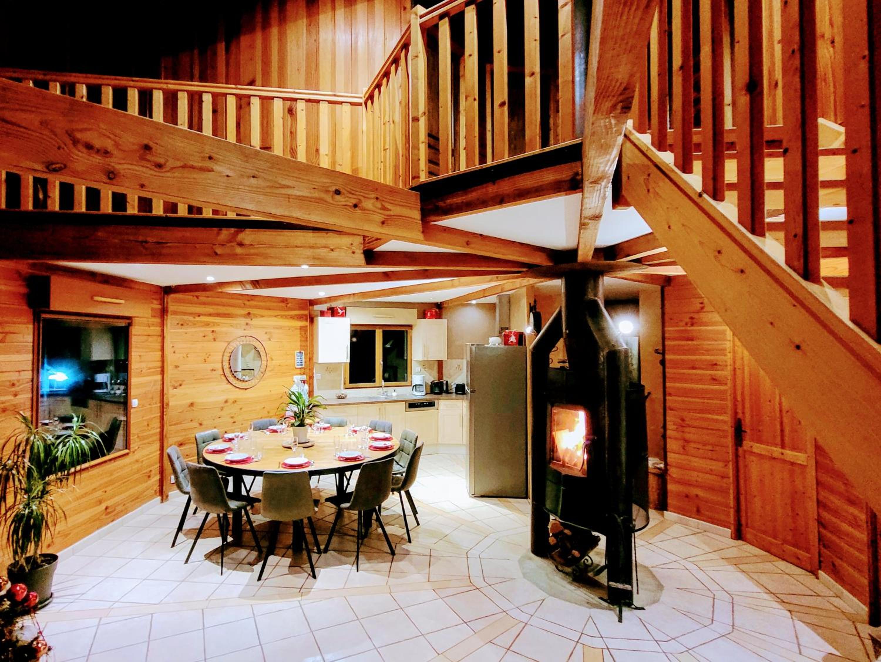 Five-Bedroom House photo 2