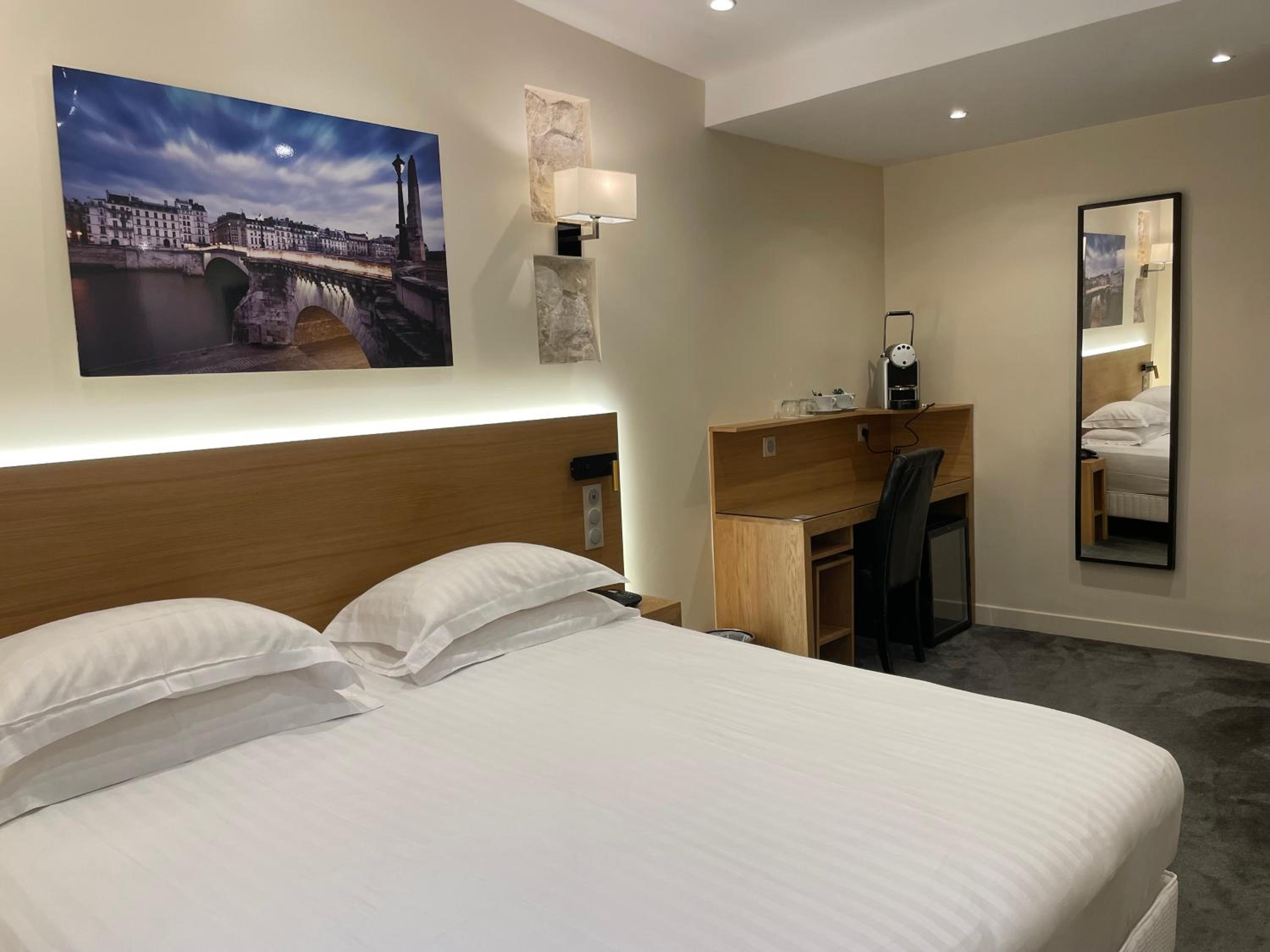 Deluxe Double or Twin Room photo 3