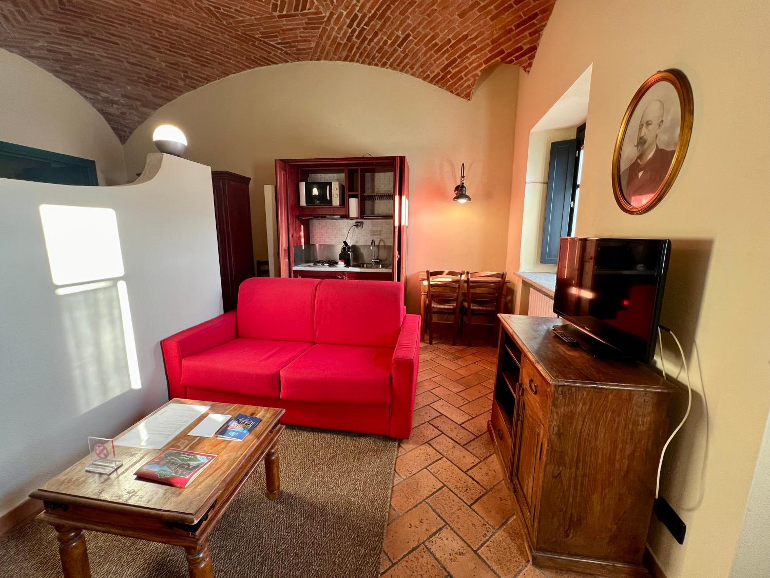 Suite - Photo 1