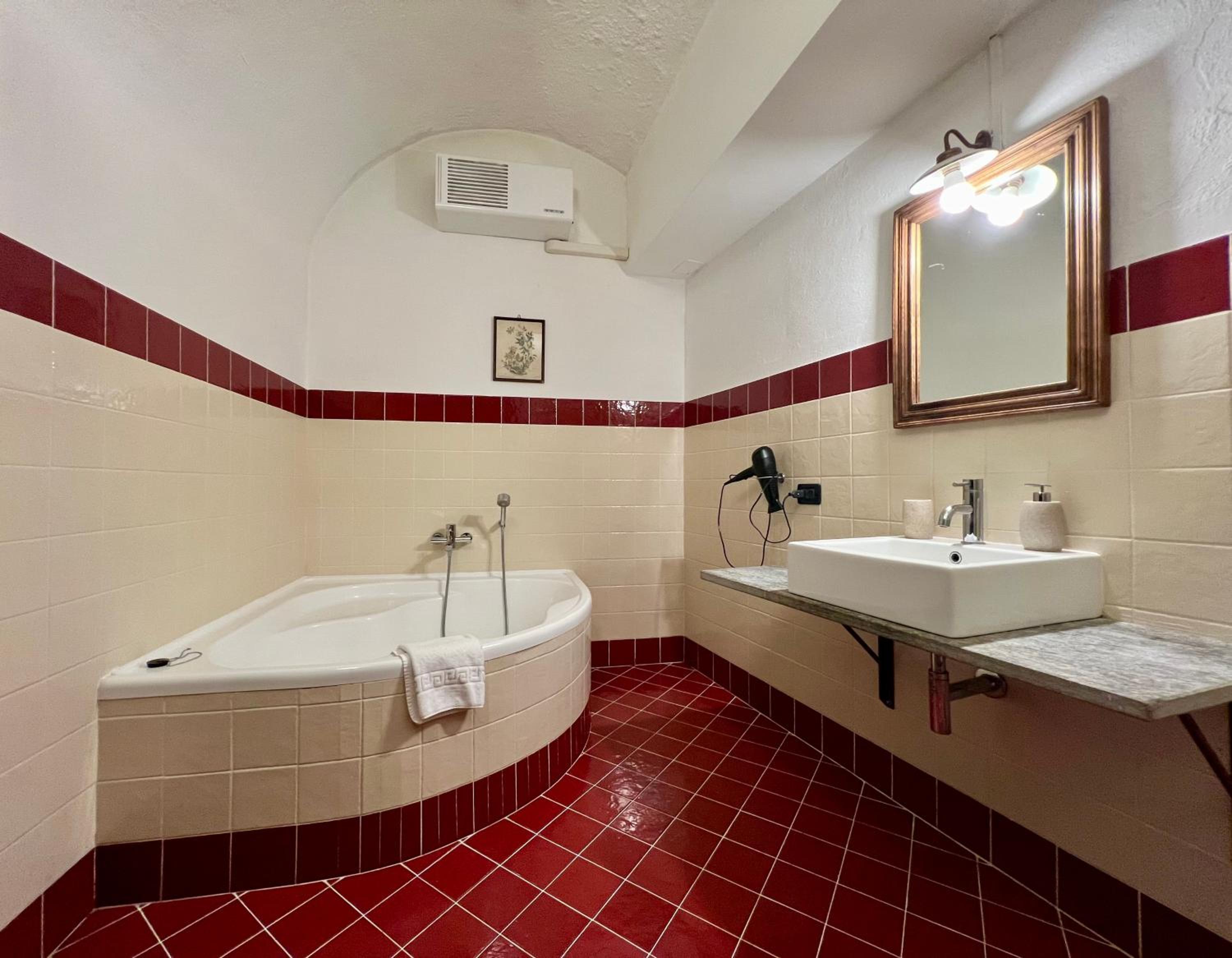 Suite - Photo 3