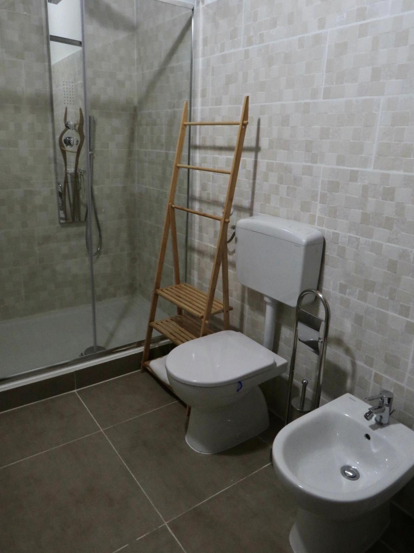 Family Room with Private Bathroom photo 2
