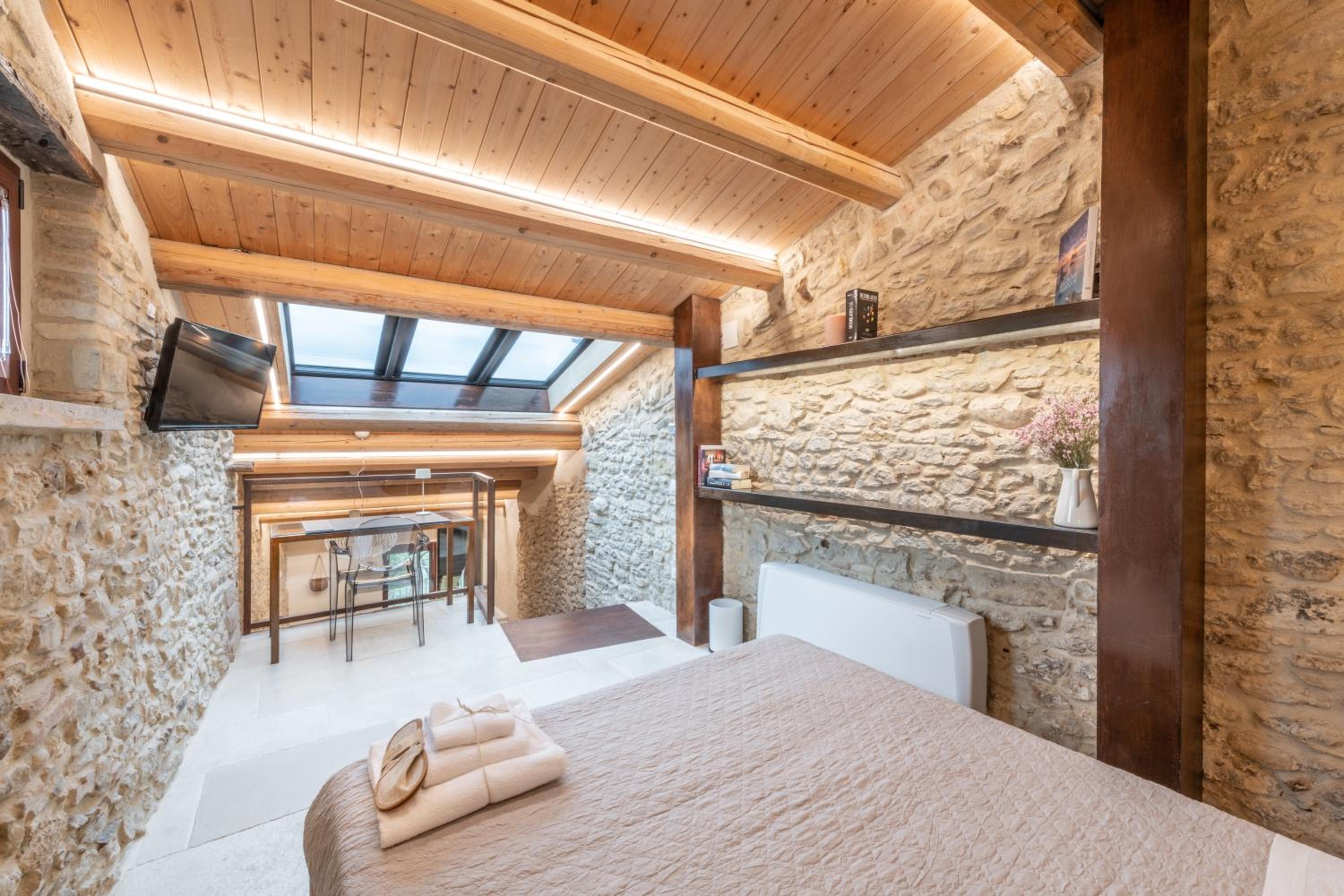 Deluxe Double Room with Bath photo 1