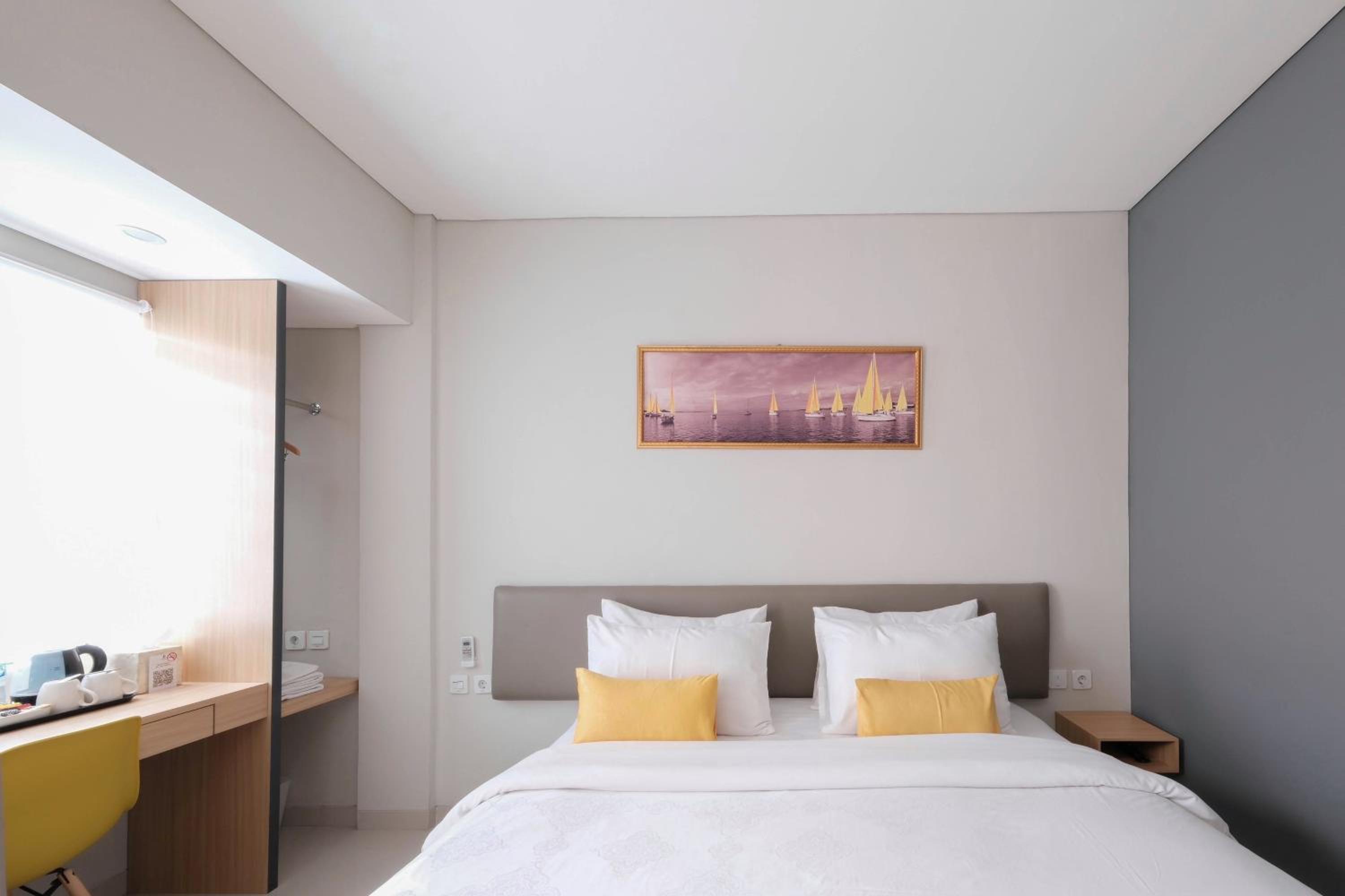 Deluxe King Room - Photo 6