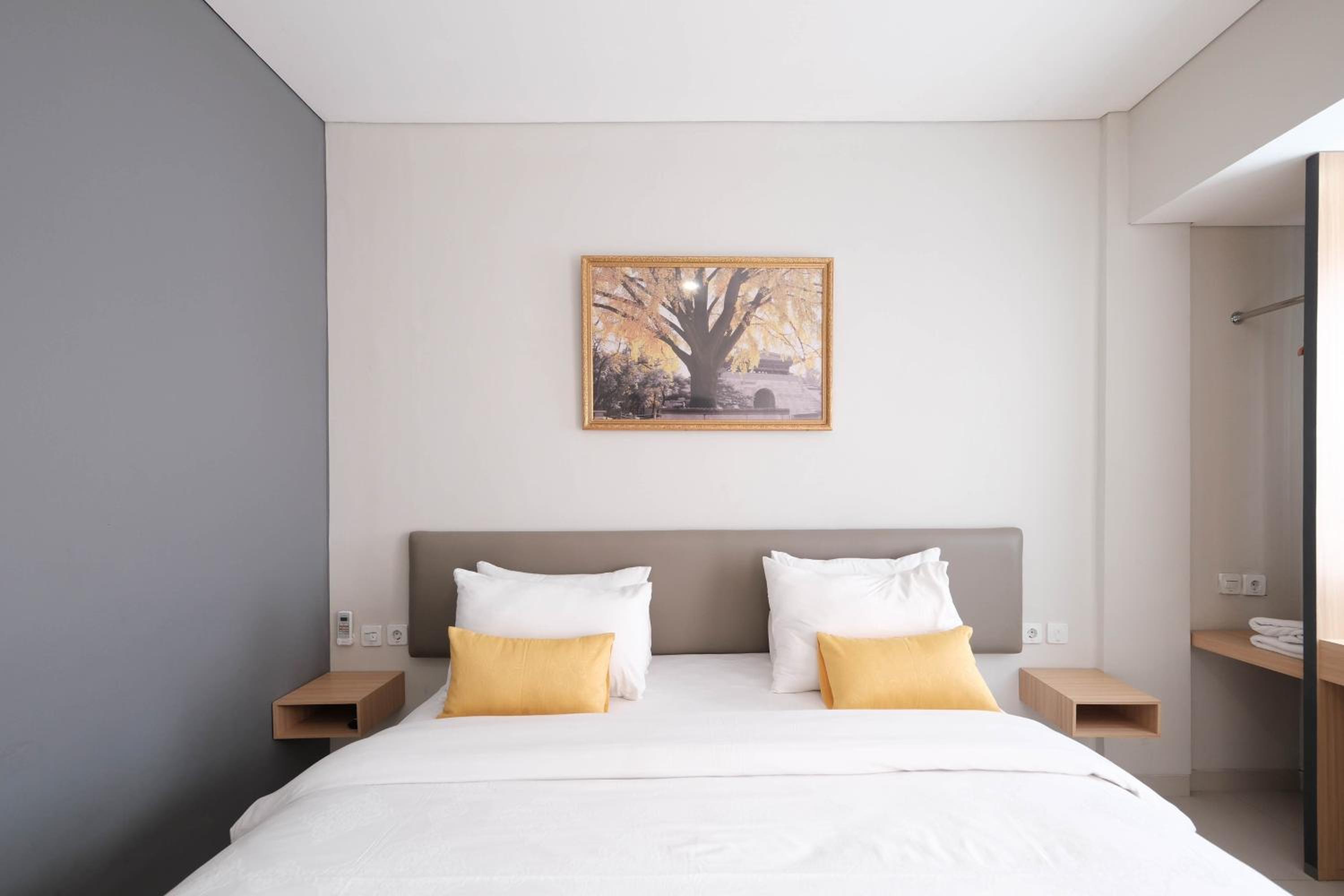 Deluxe King Room - Photo 3