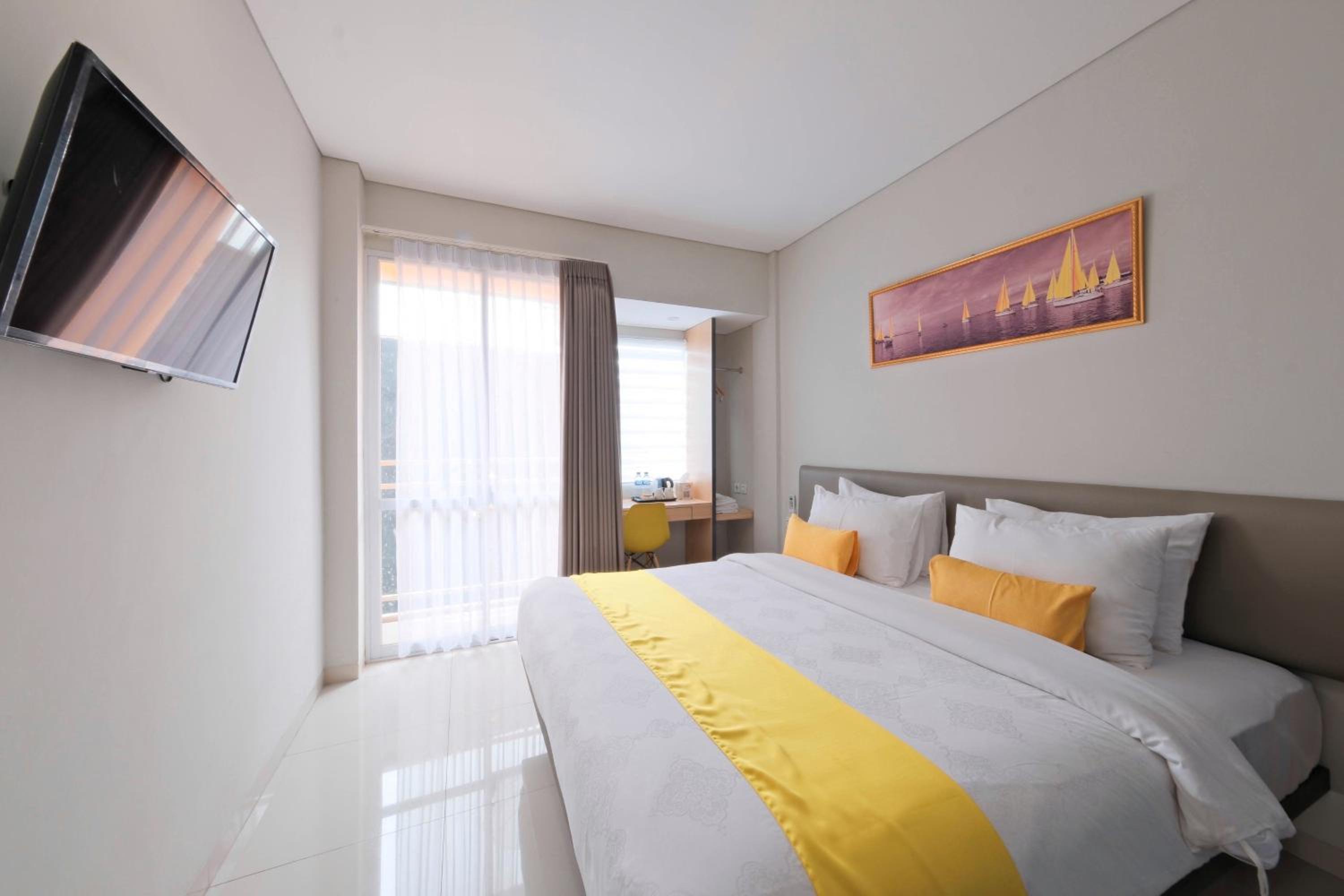 Deluxe King Room - Photo 1
