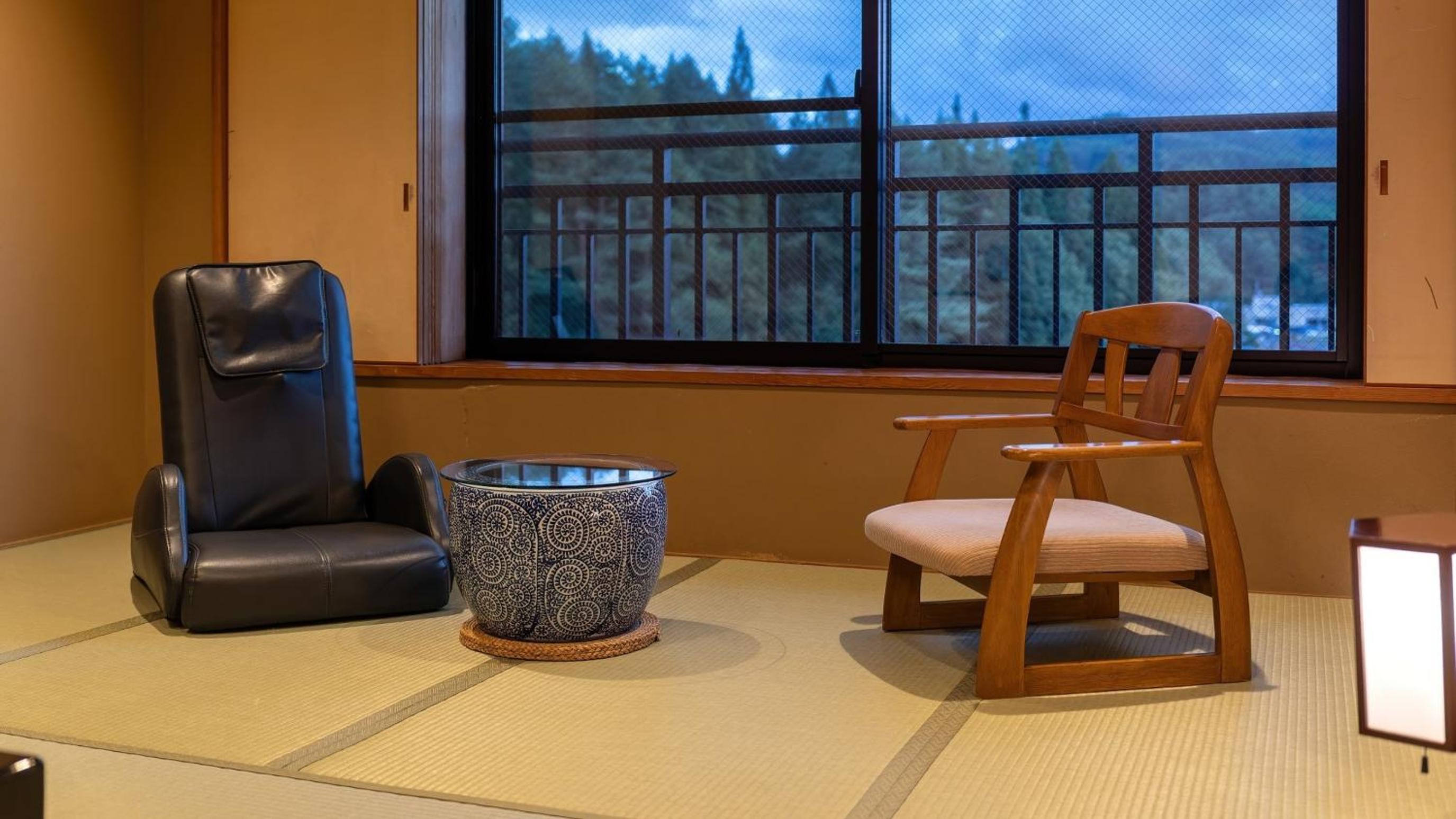 Mountain side Japanese-style room photo 2