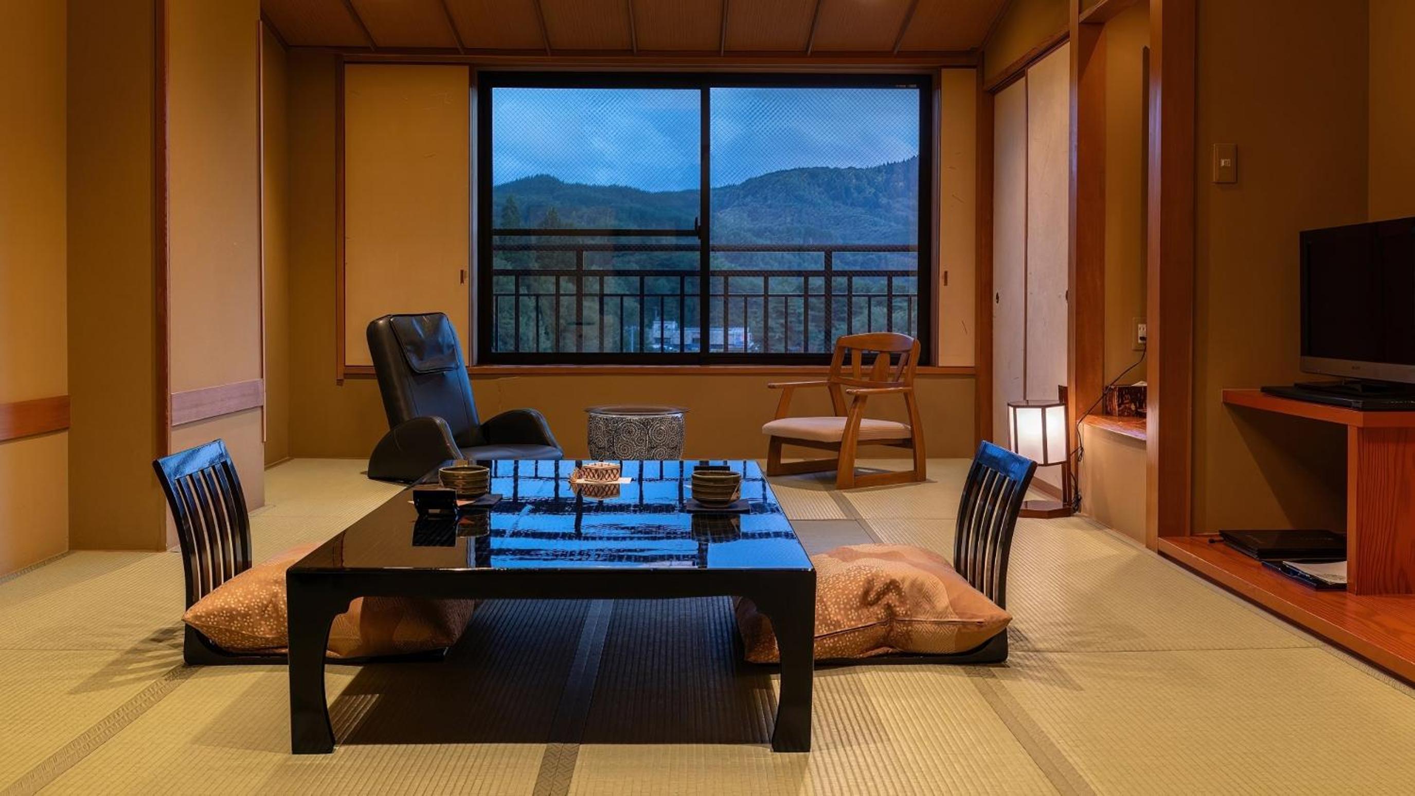 Mountain side Japanese-style room photo 3