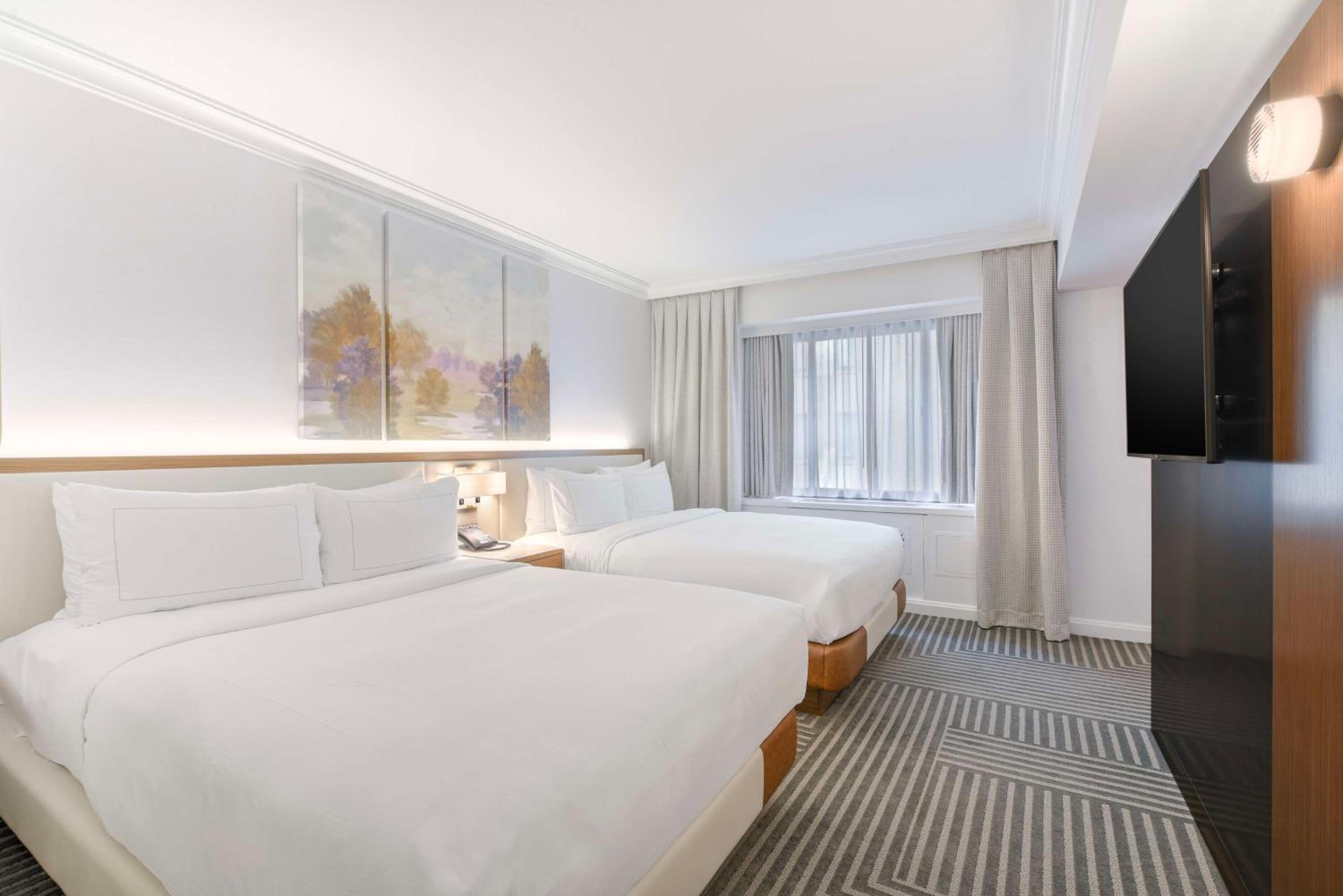 Junior Suite with Two Queen Beds photo 1
